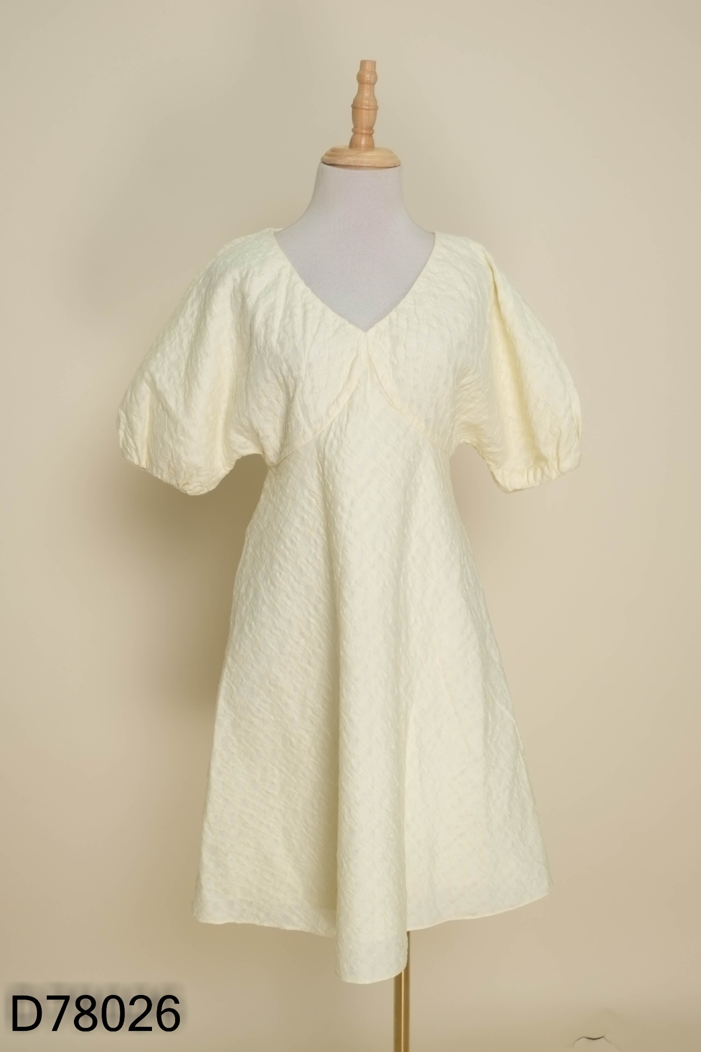 Váy vàng pastel tay phồng