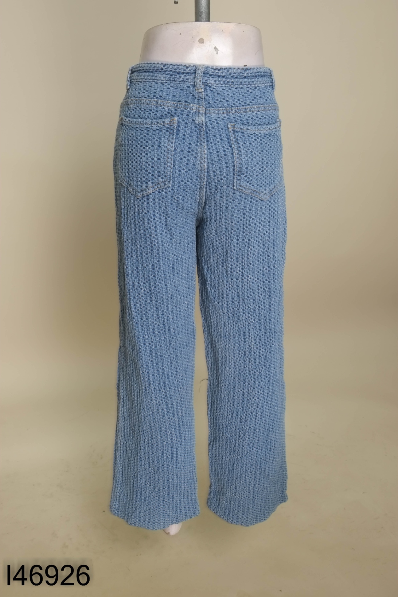 Quần jeans xanh họa tiết