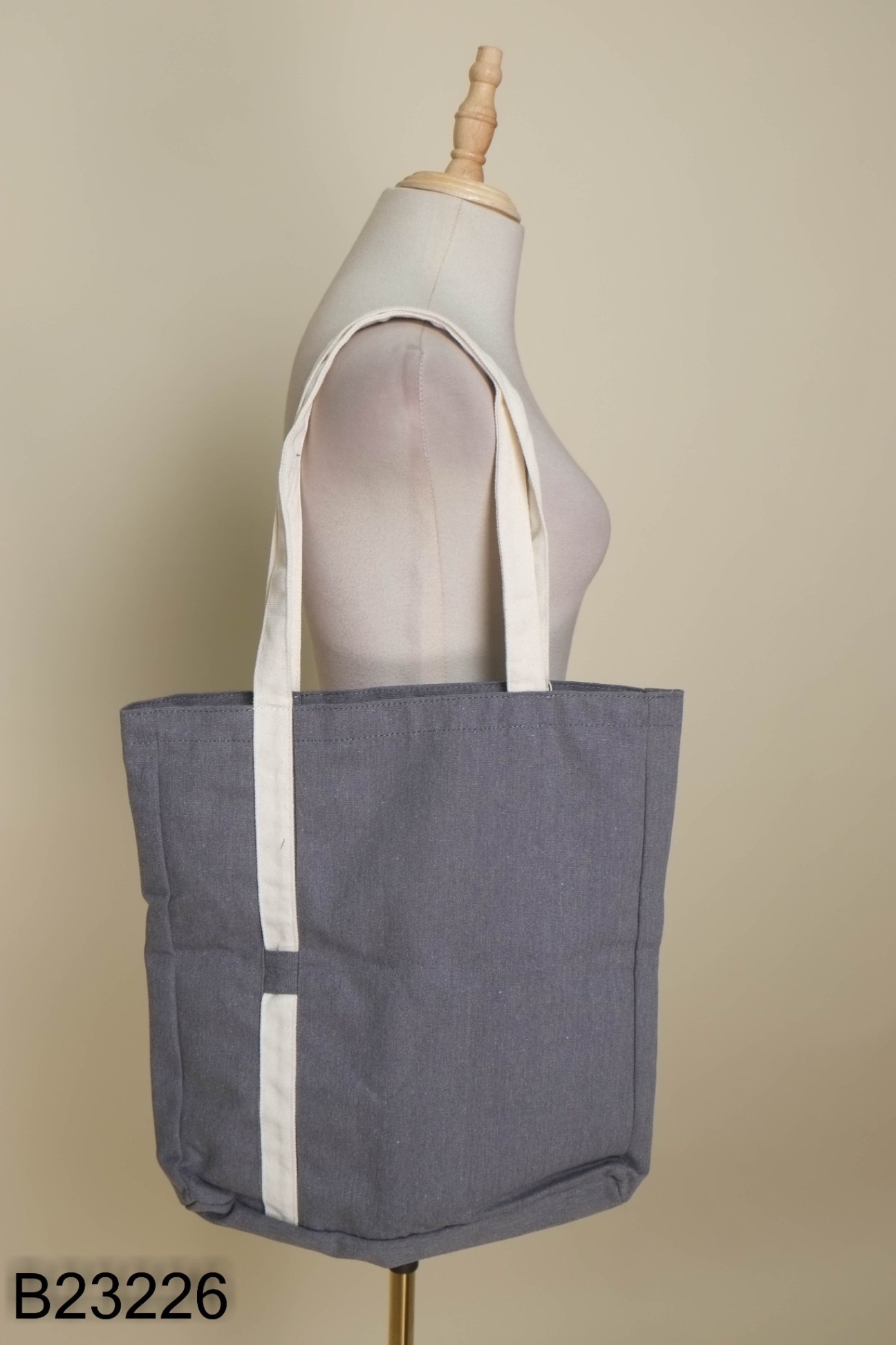 NEW Túi tote xám in chữ