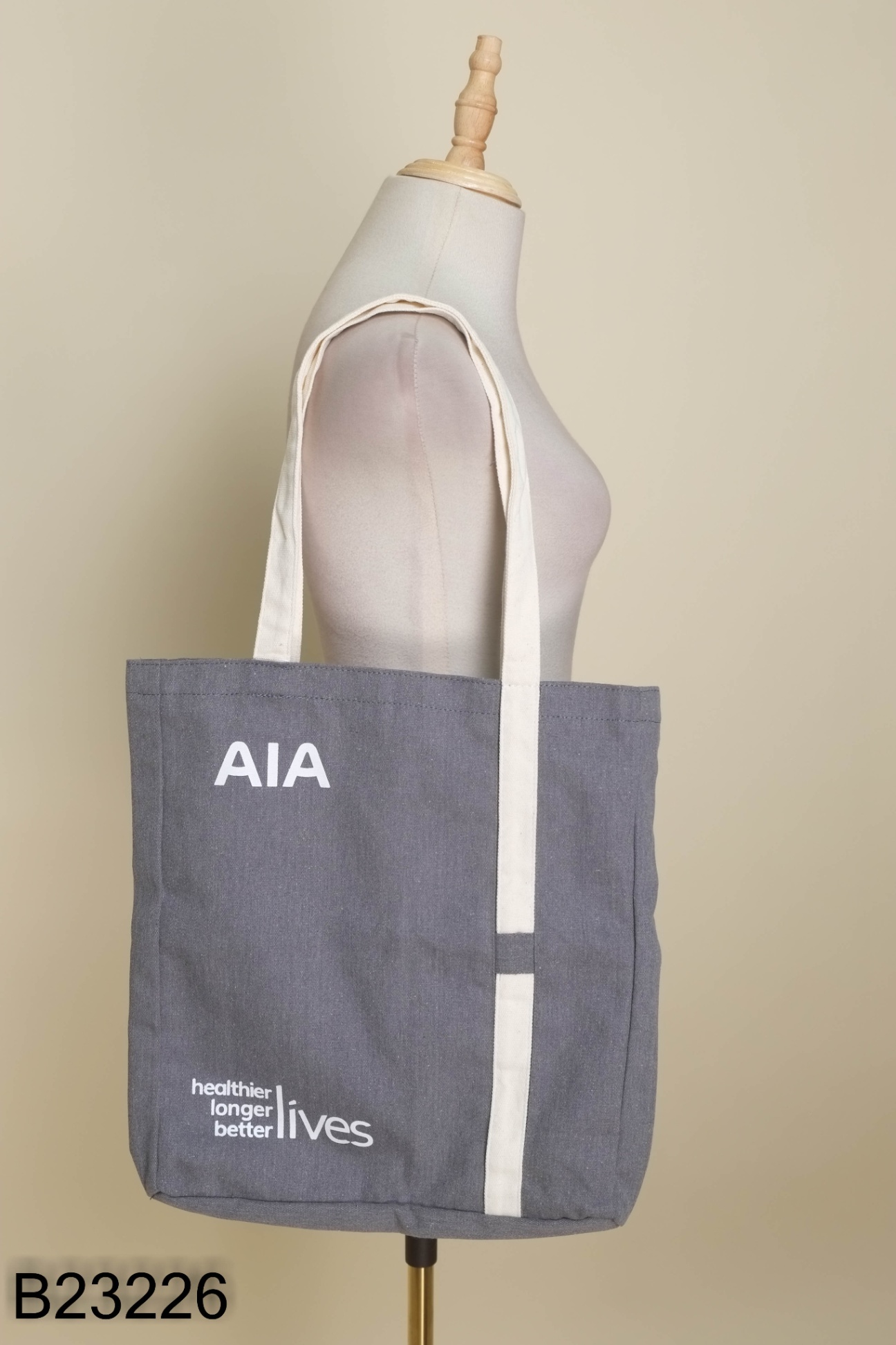 NEW Túi tote xám in chữ