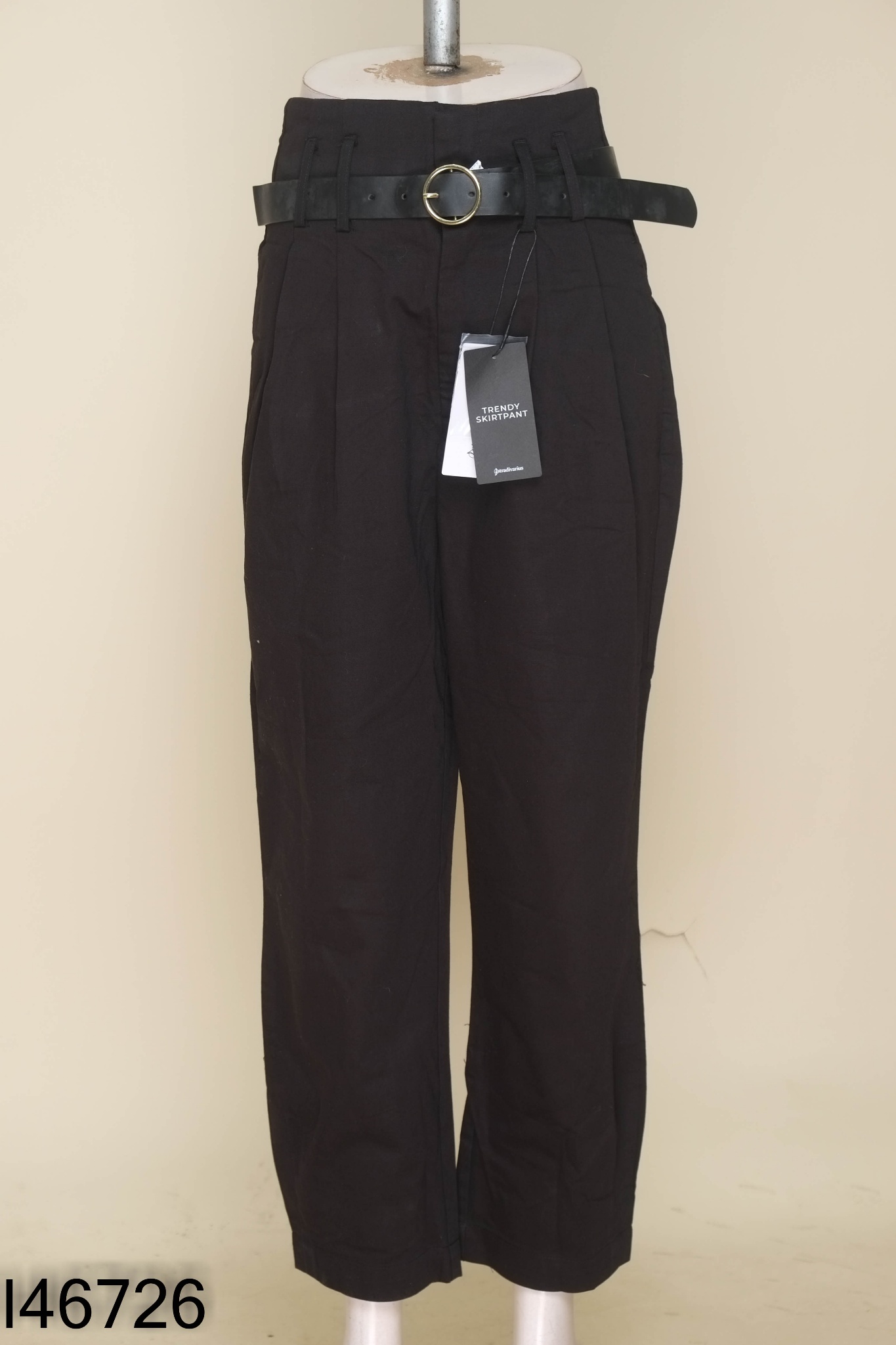 NEWTAG Quần STRADIVARIUS đen trơn