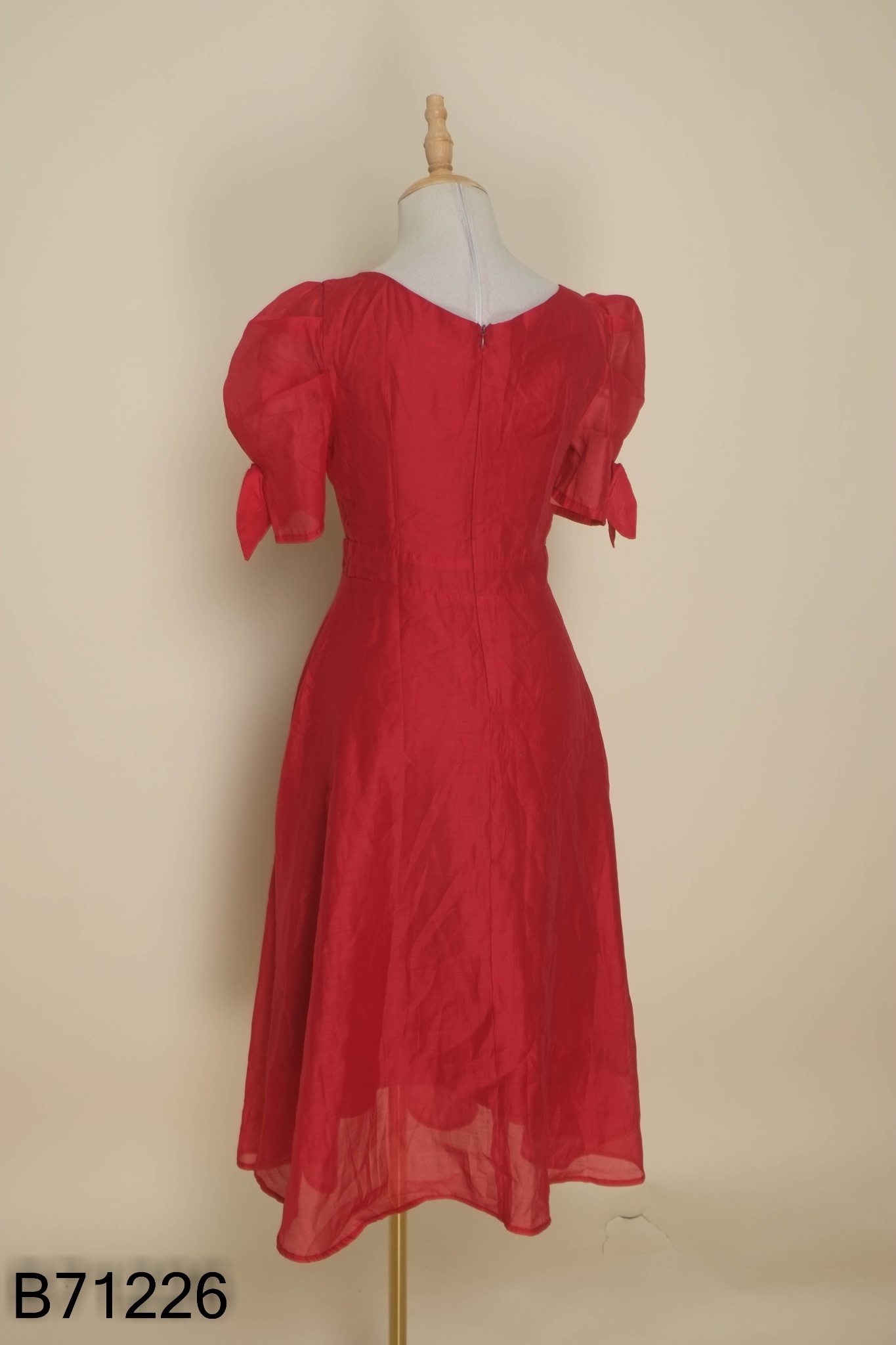 Váy chiffon đỏ cổ vuông