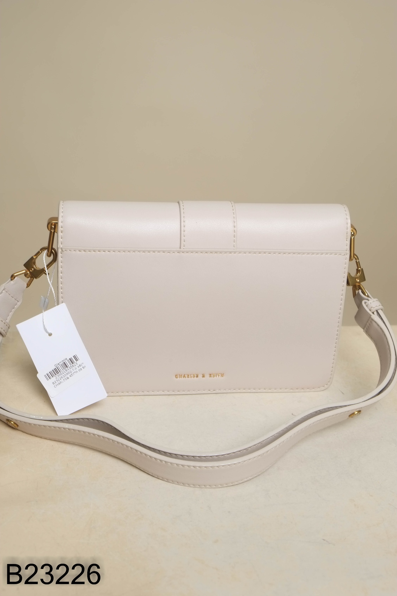 Túi xách CHARLES& KEITH da be khoác đầu trâu