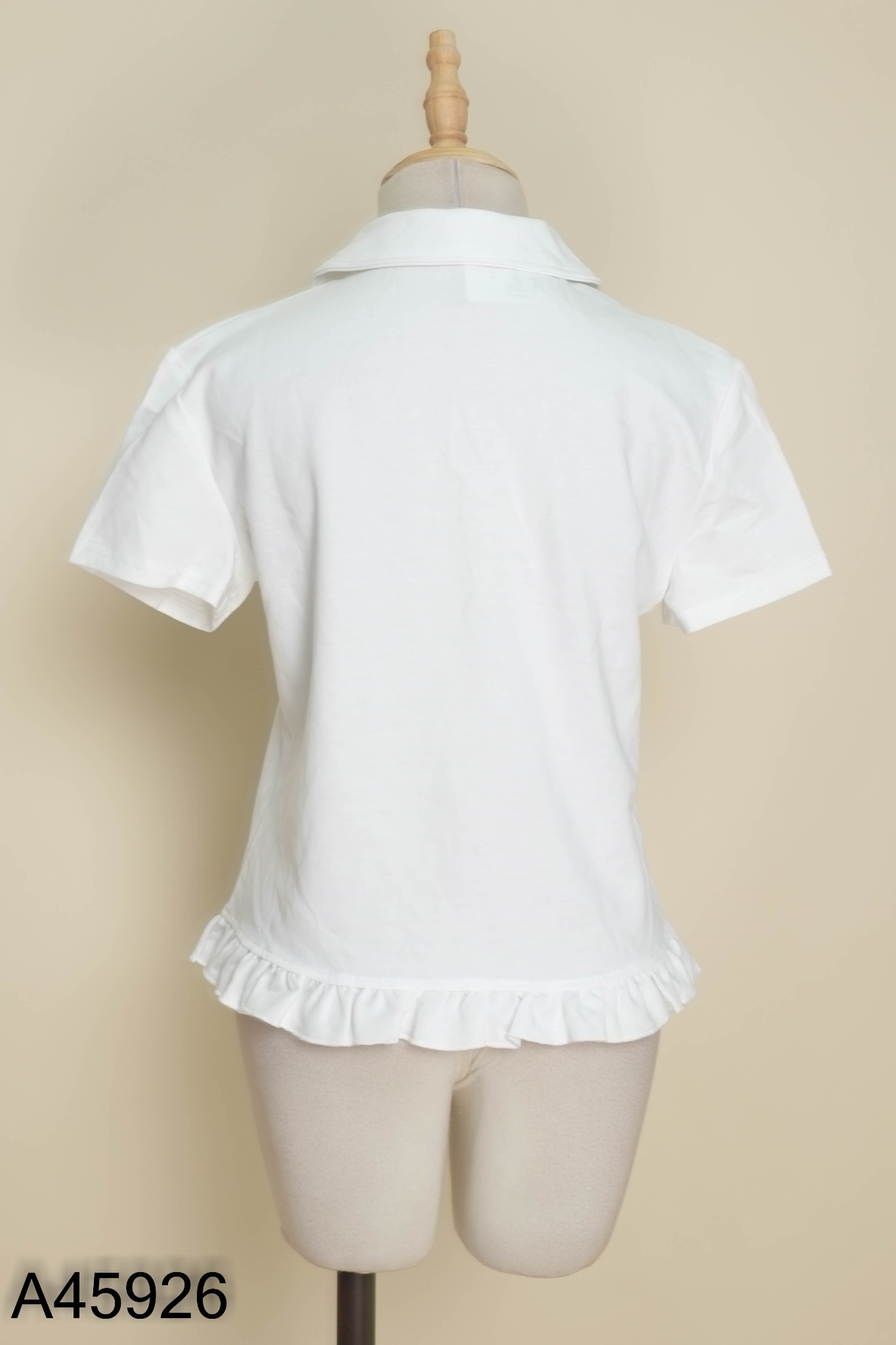 Áo trắng cổ bèo