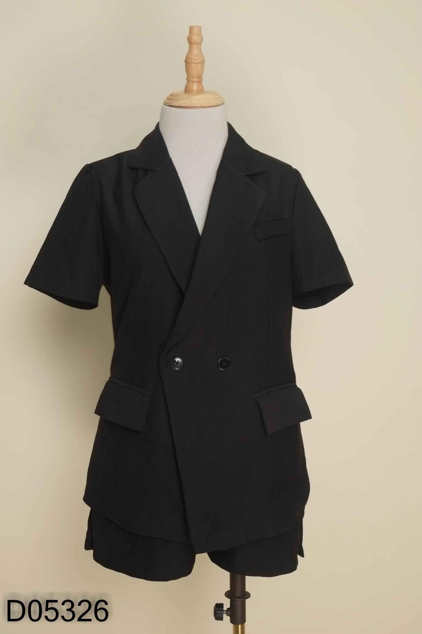 Set Áo blazer đen ngắn tay + quần shorts