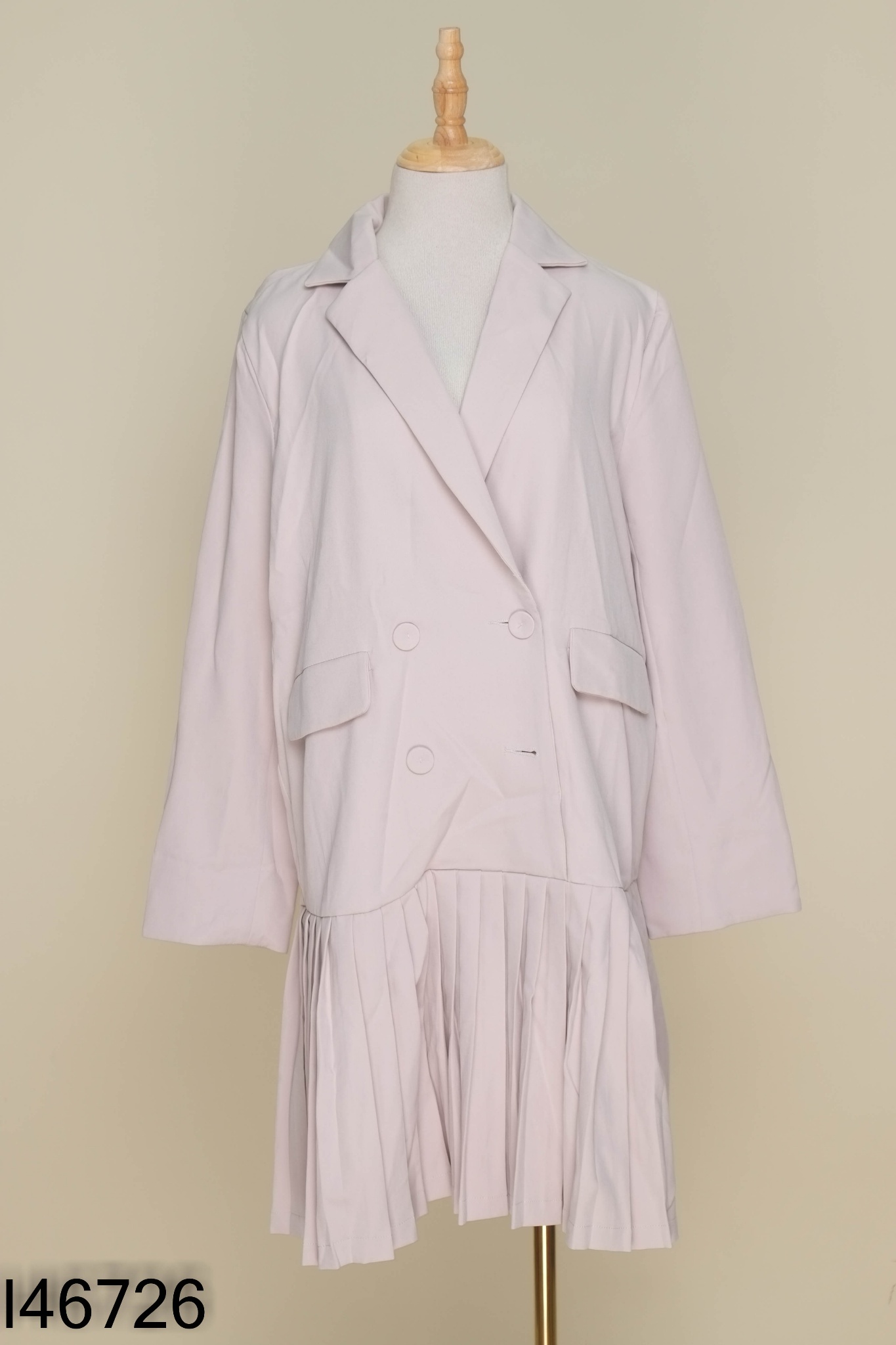 Váy be cổ vest