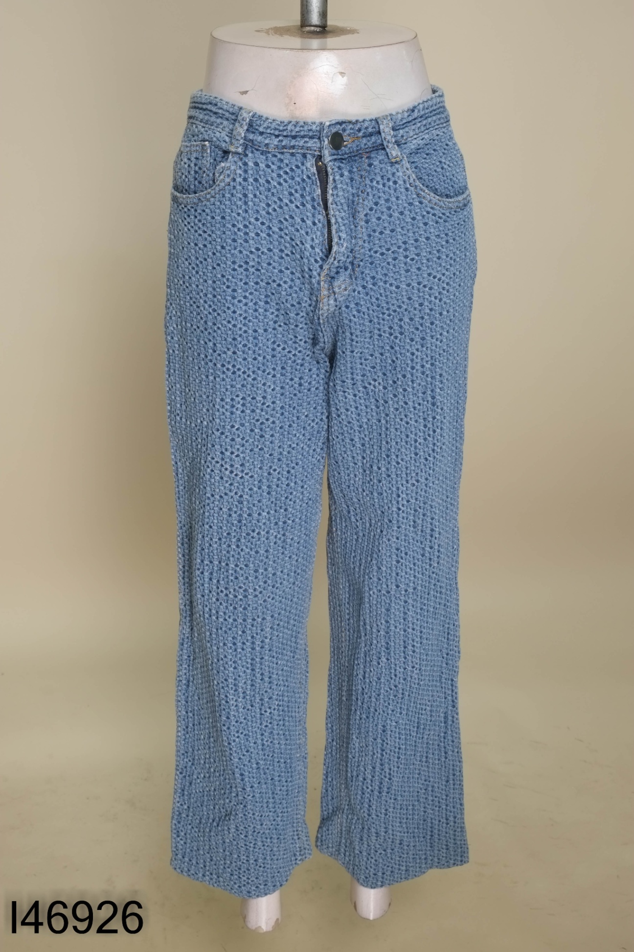 Quần jeans xanh họa tiết