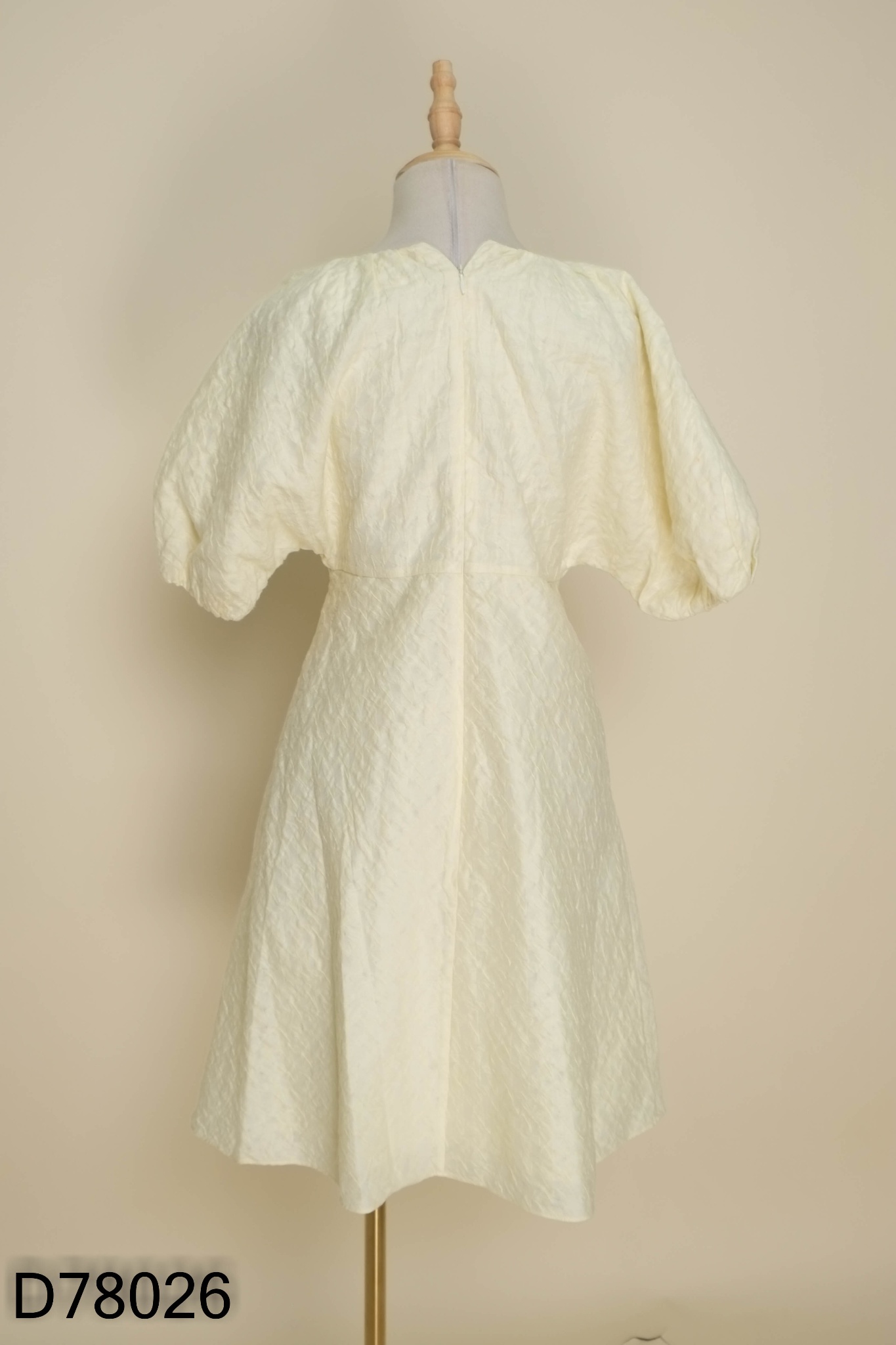 Váy vàng pastel tay phồng