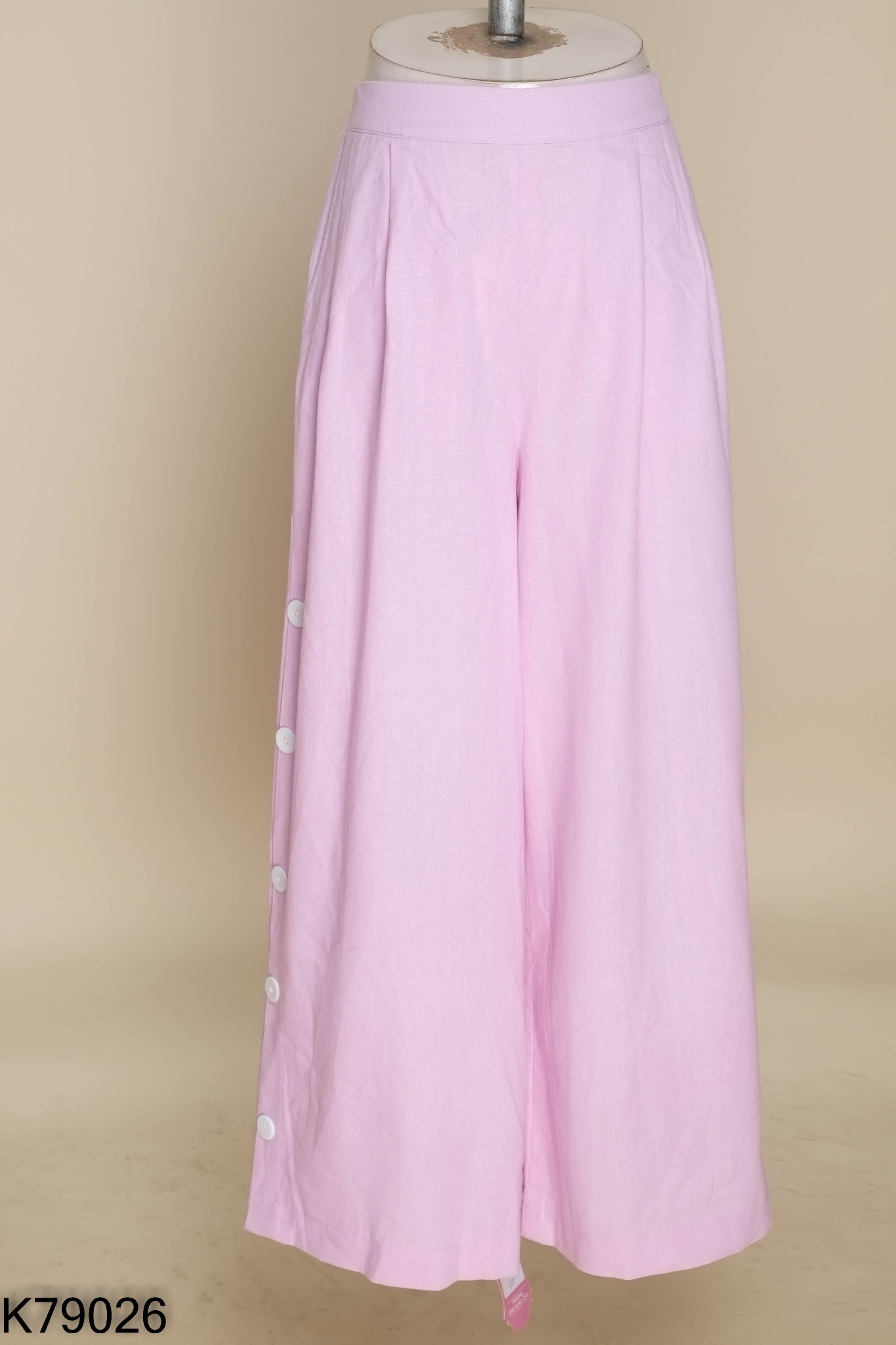 Quần suông linen hồng phối cúc