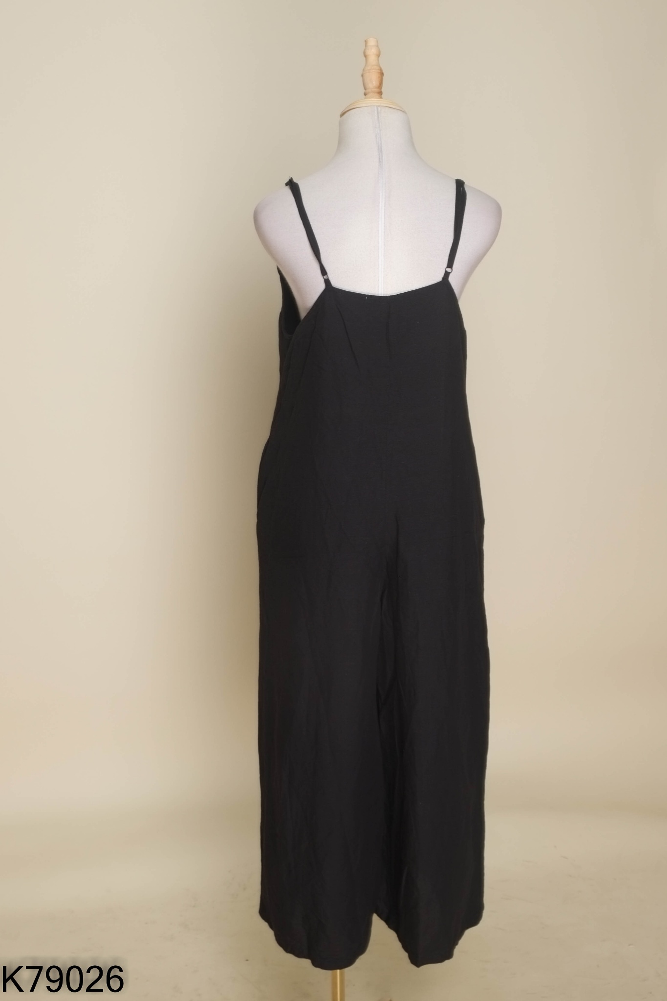 Jumpsuits hai dây MANGO đen trơn (CẮT TAG)