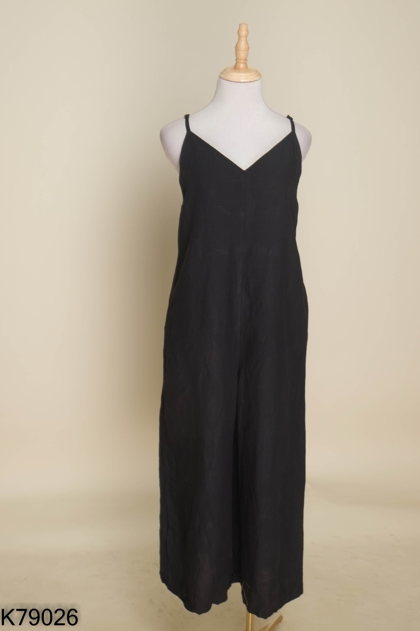 Jumpsuits hai dây MANGO đen trơn (CẮT TAG)