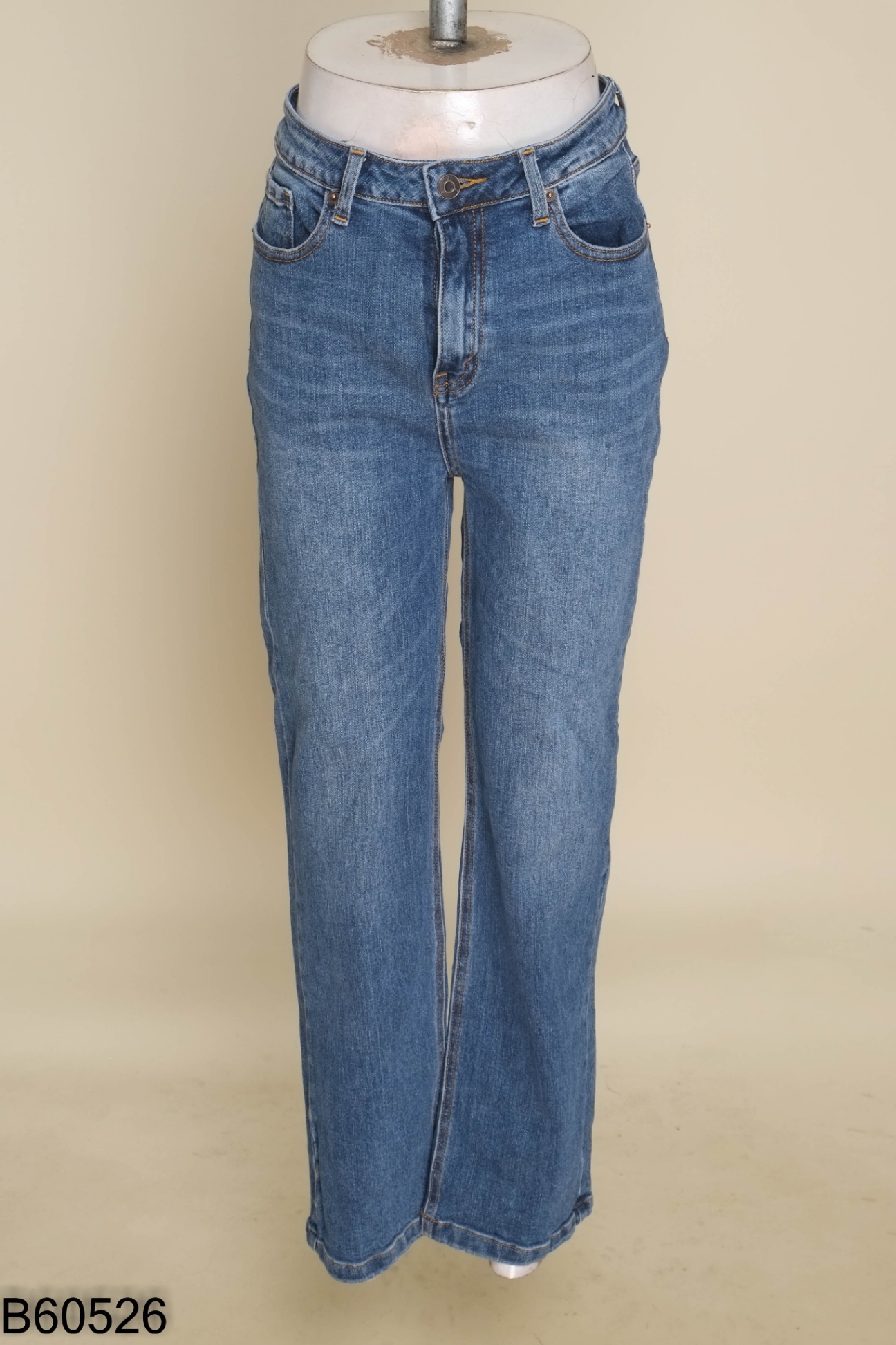 Quần jeans xanh trơn
