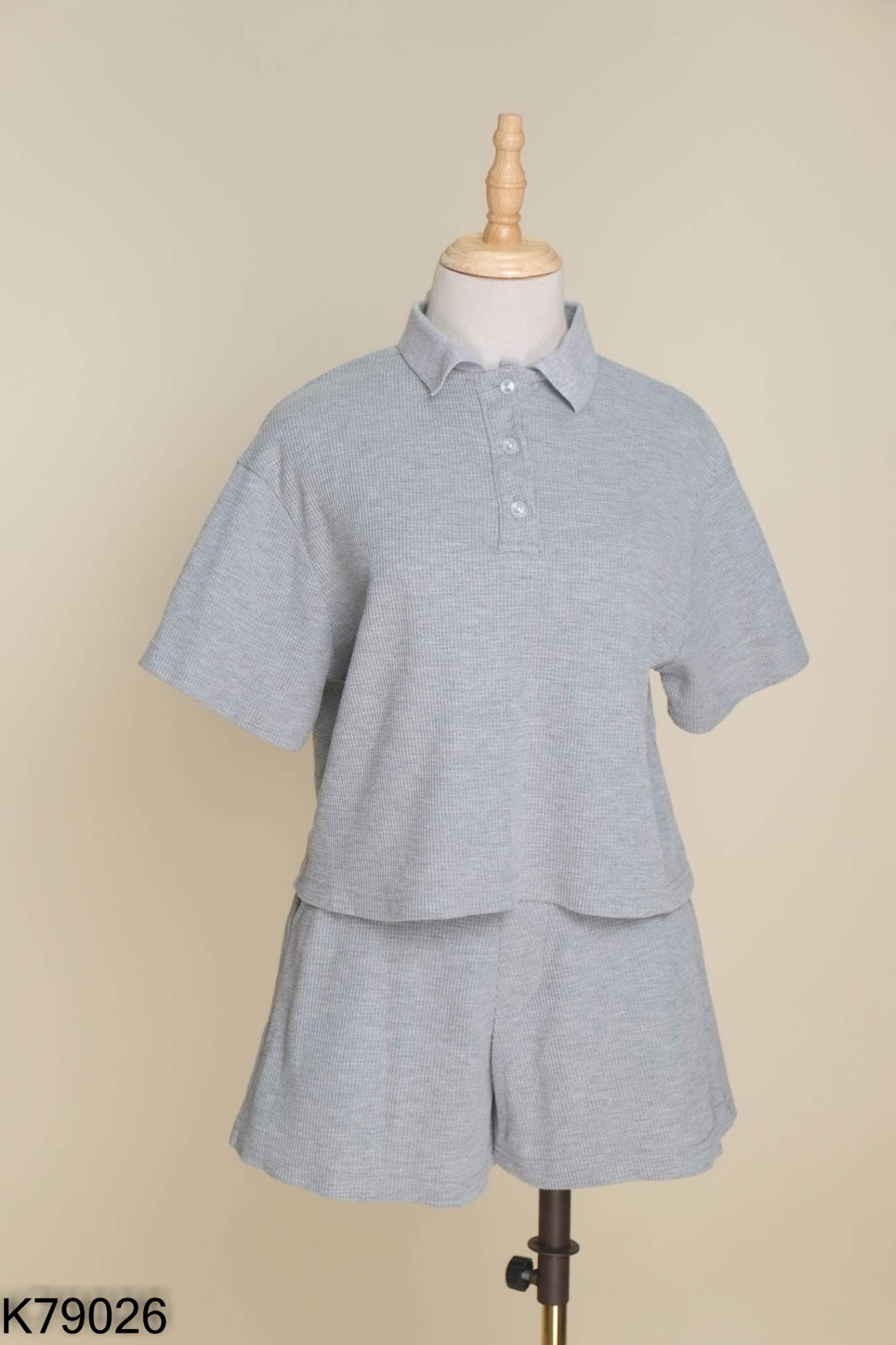 Set Áo xám cổ bẻ + quần shorts