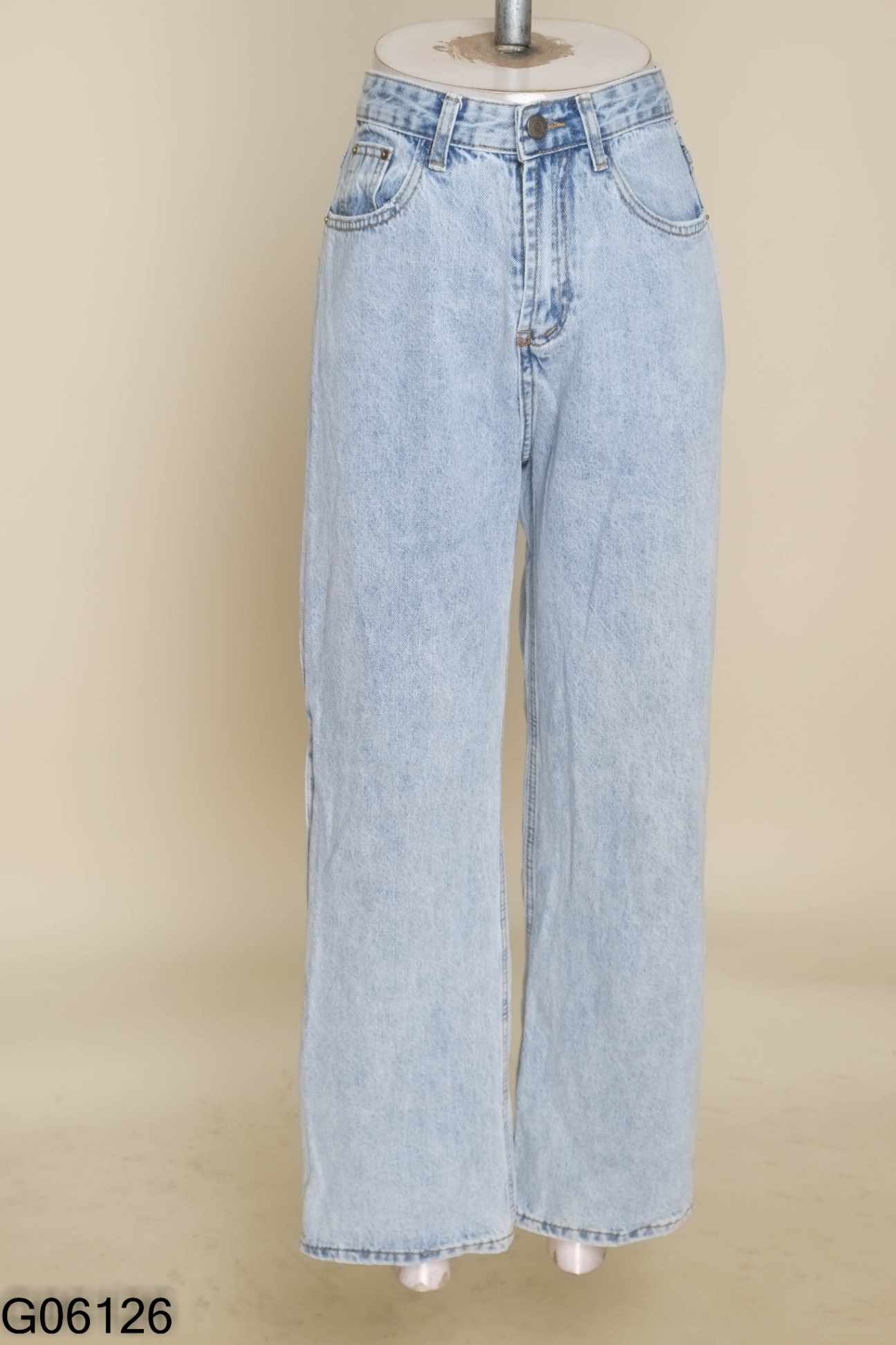 Quần Jeans xanh nhạt suông