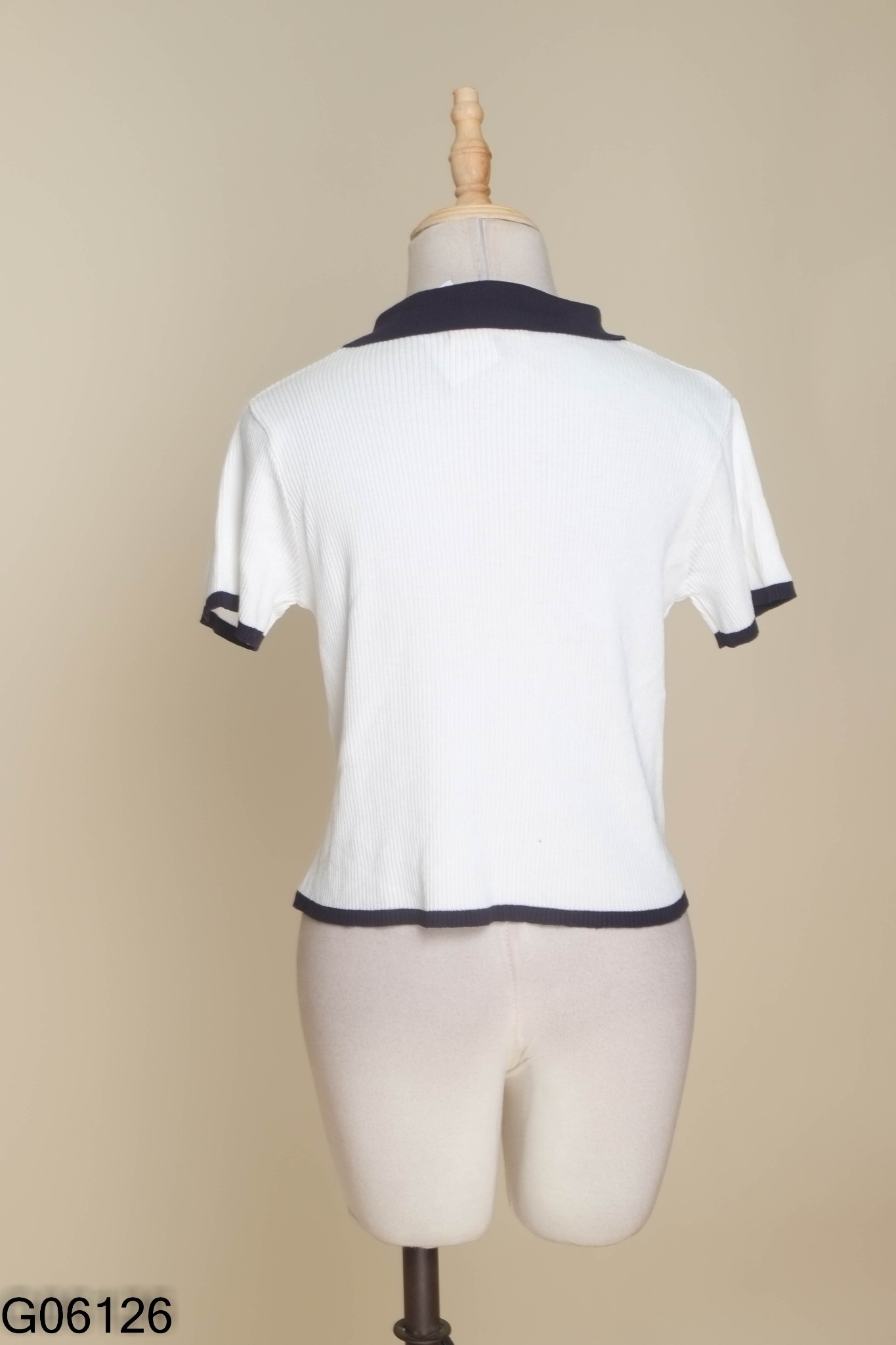 Áo len tăm trắng viền xanh