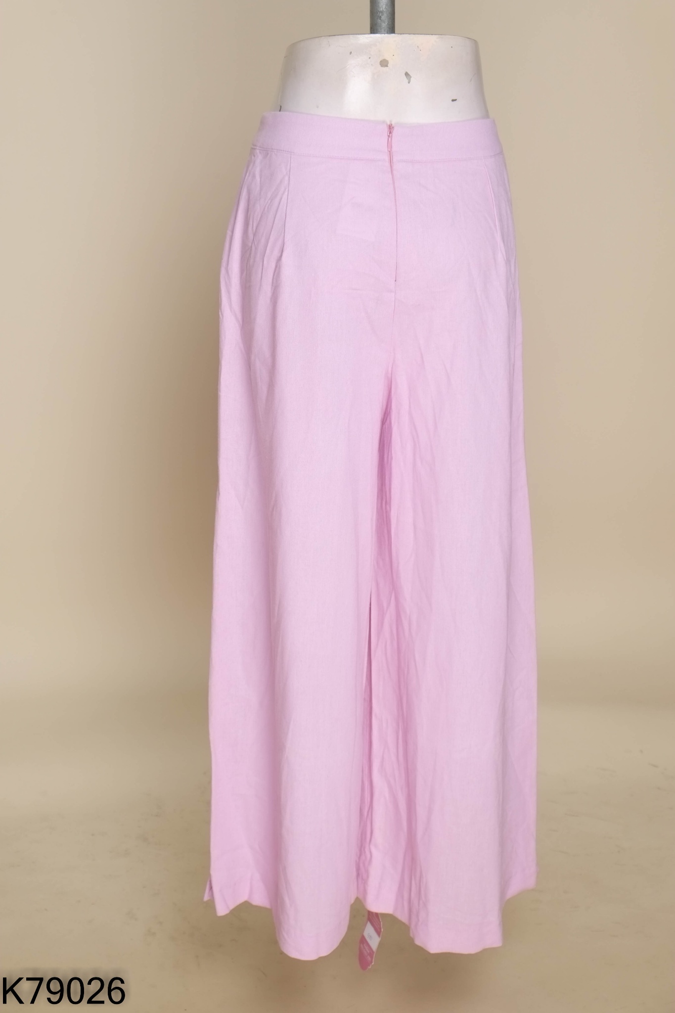 Quần suông linen hồng phối cúc