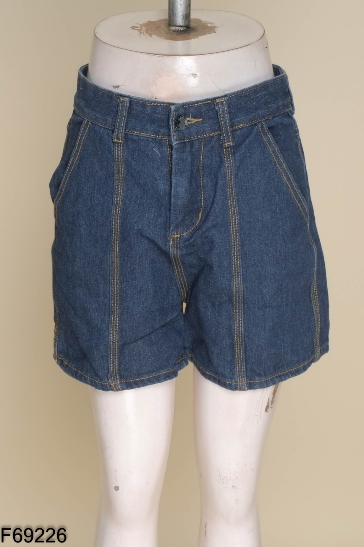 Quần short xanh trơn