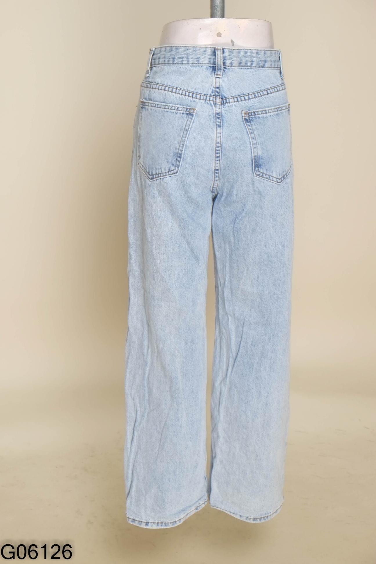Quần Jeans xanh nhạt suông