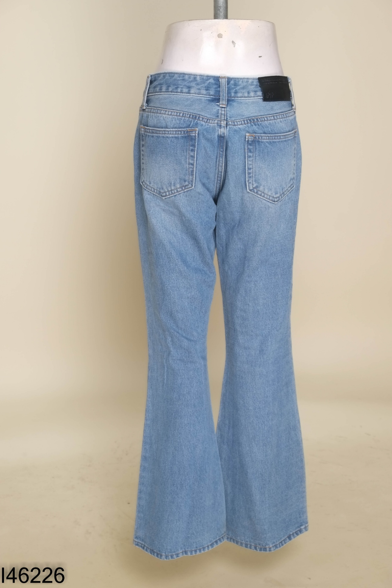 Quần jeans GIGI xanh rách
