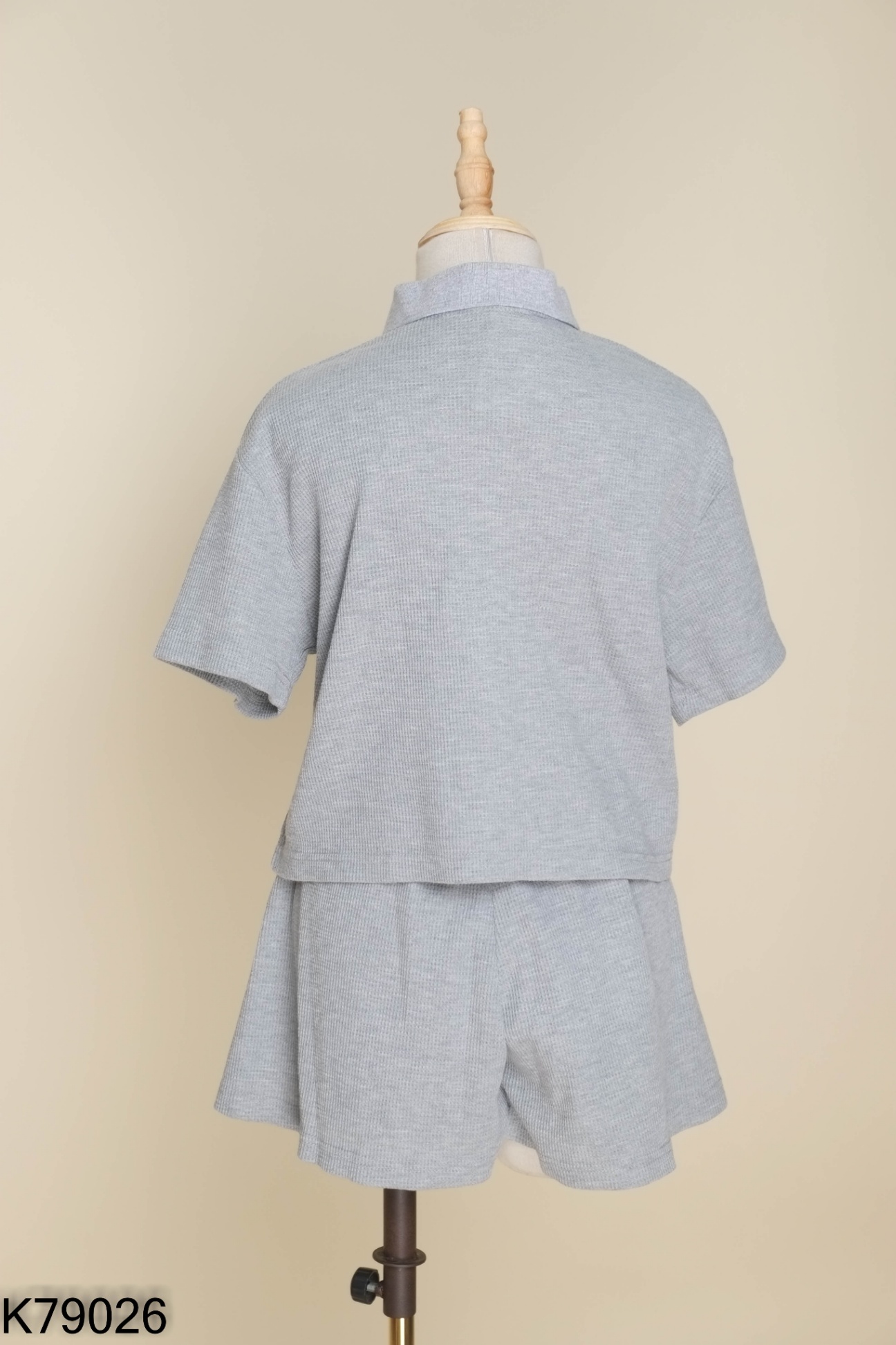 Set Áo xám cổ bẻ + quần shorts