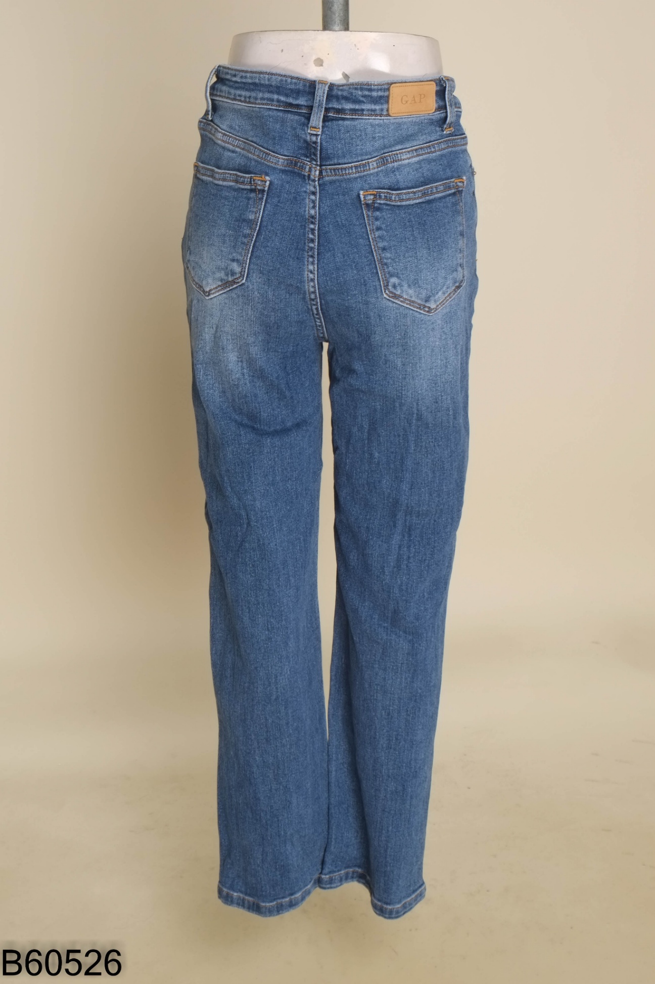Quần jeans xanh trơn