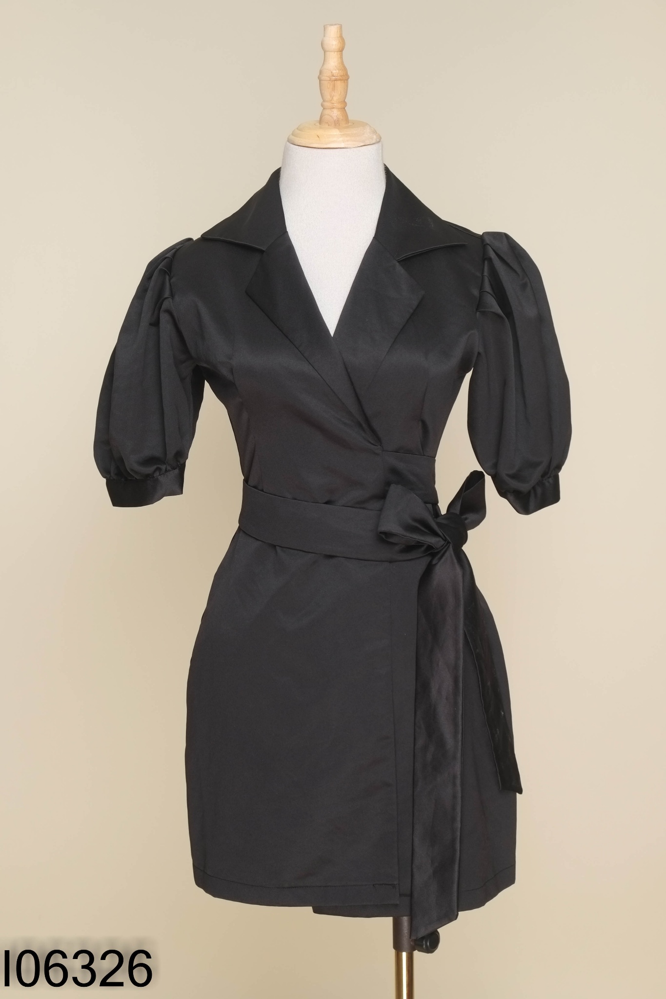 Váy taffta đen cổ vest