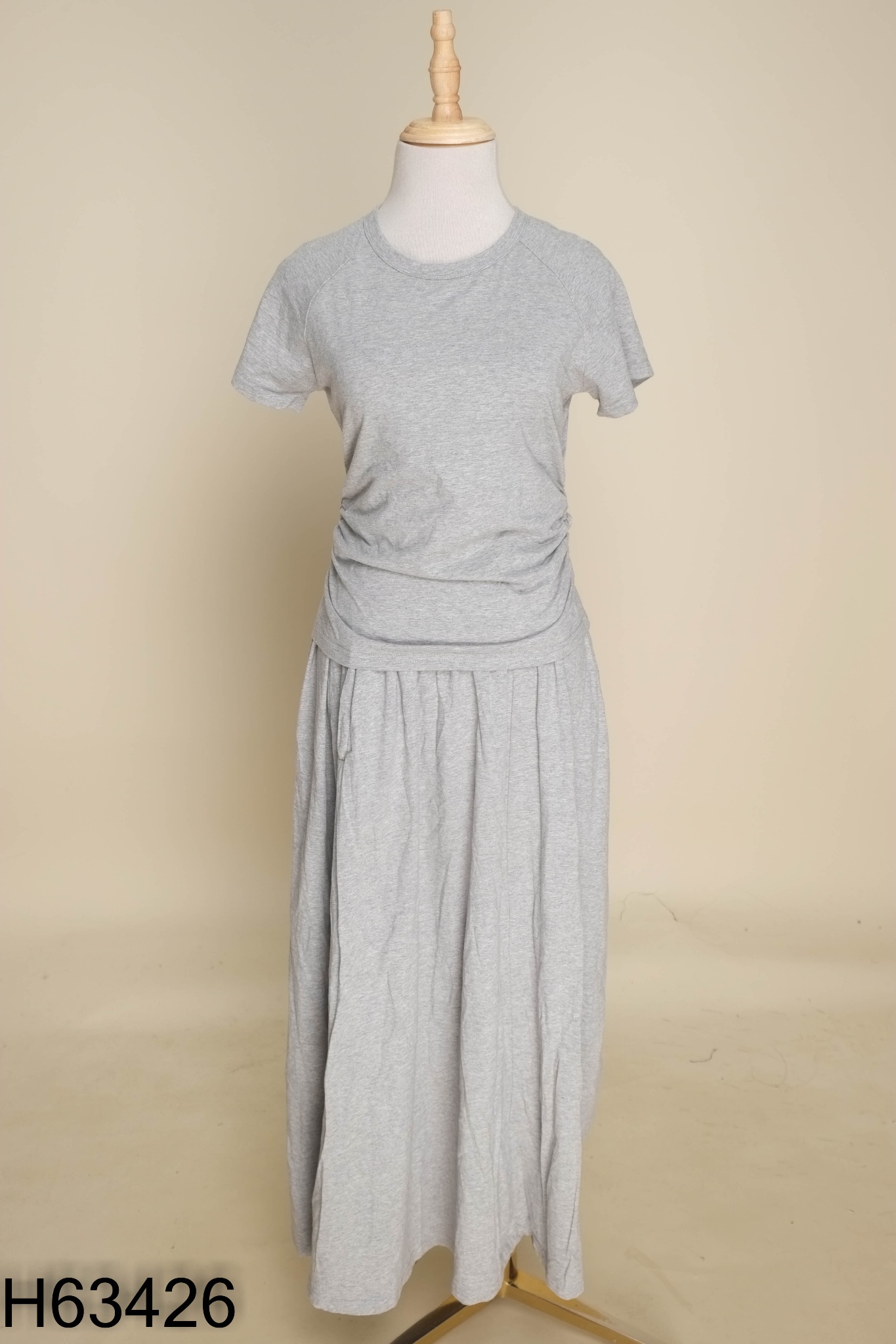Set xám áo cut lưng + chân váy