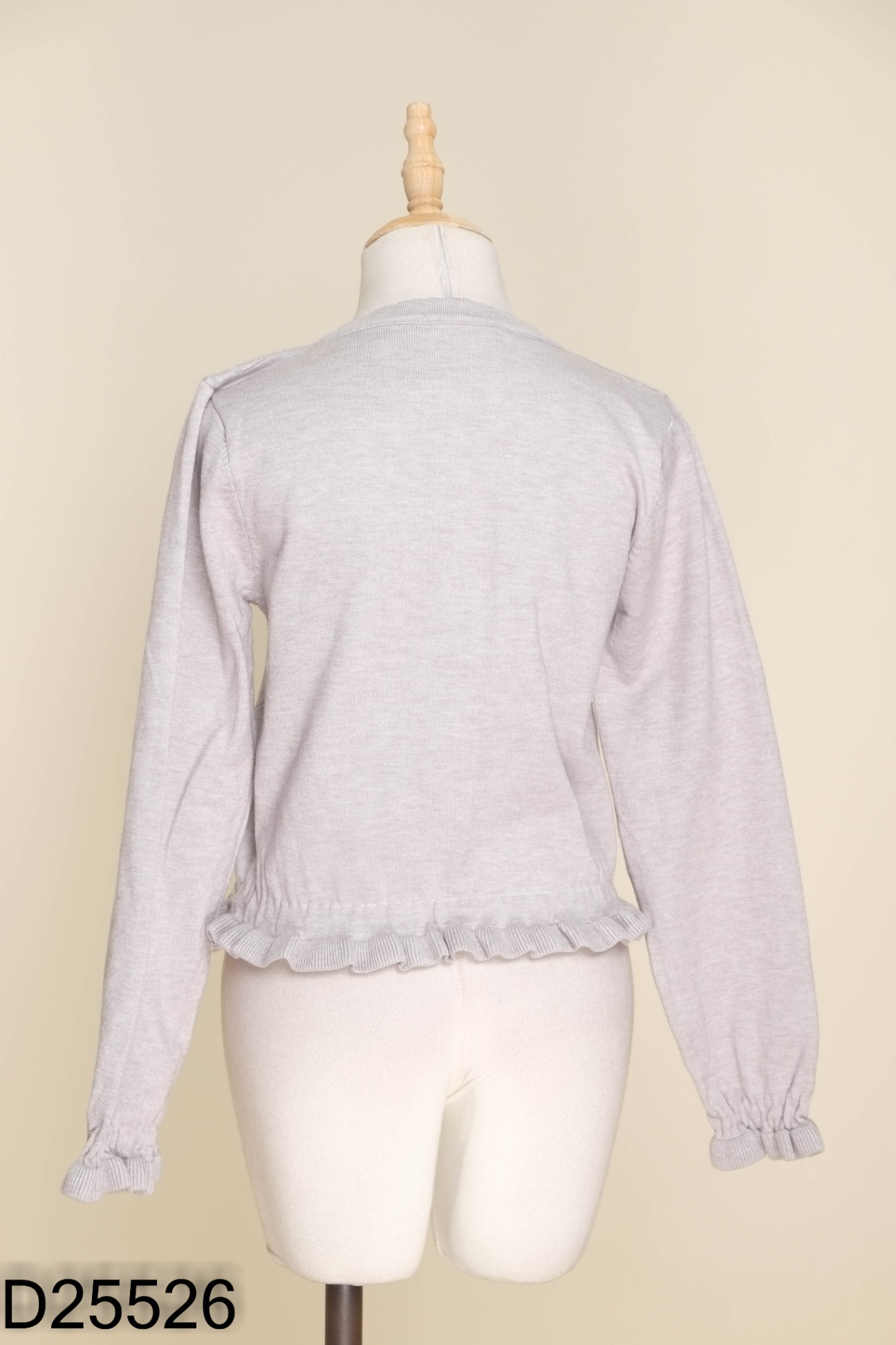 Cardigan len ghi cúc trắng
