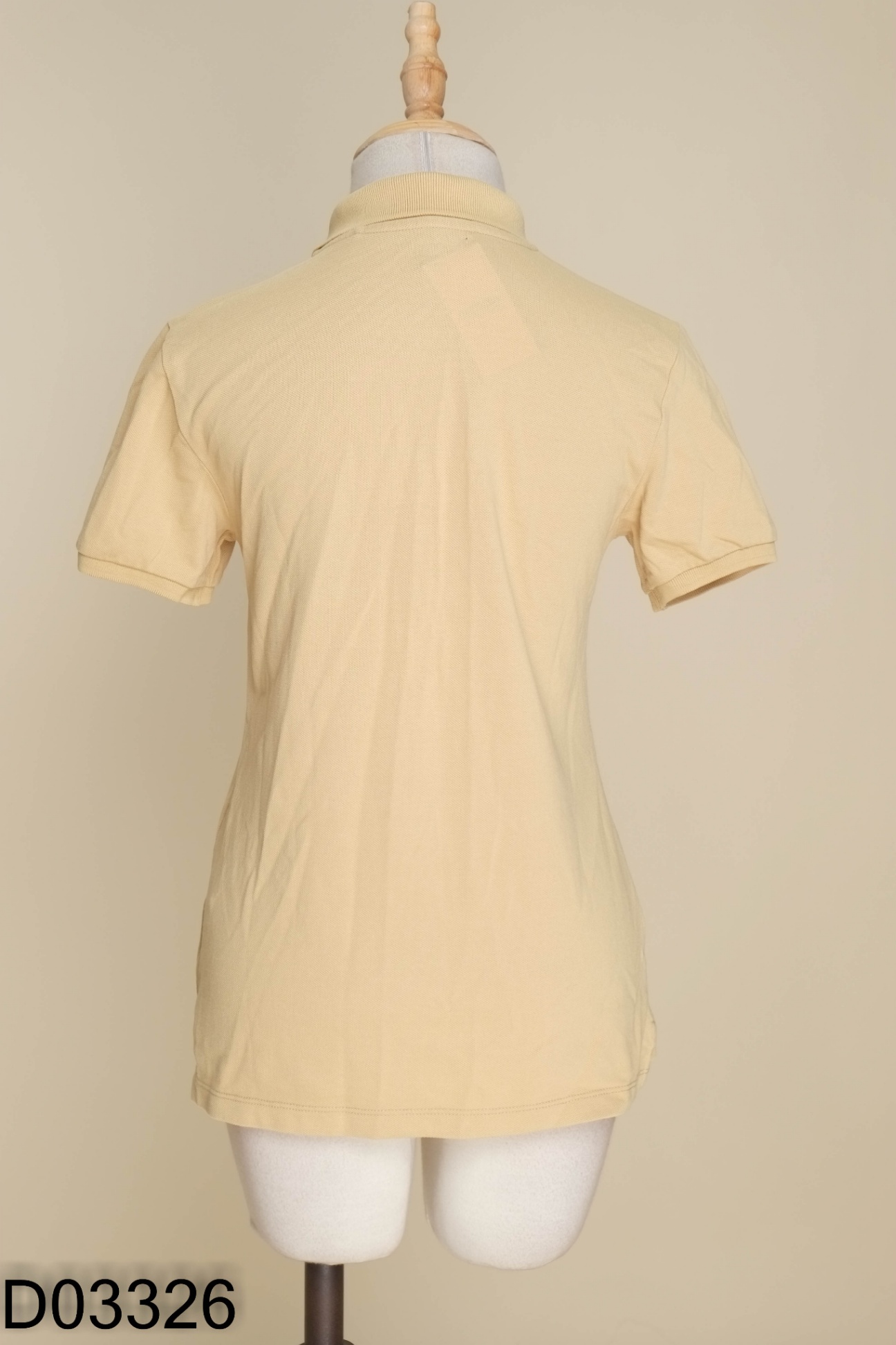 Áo UNIQLO vàng nâu