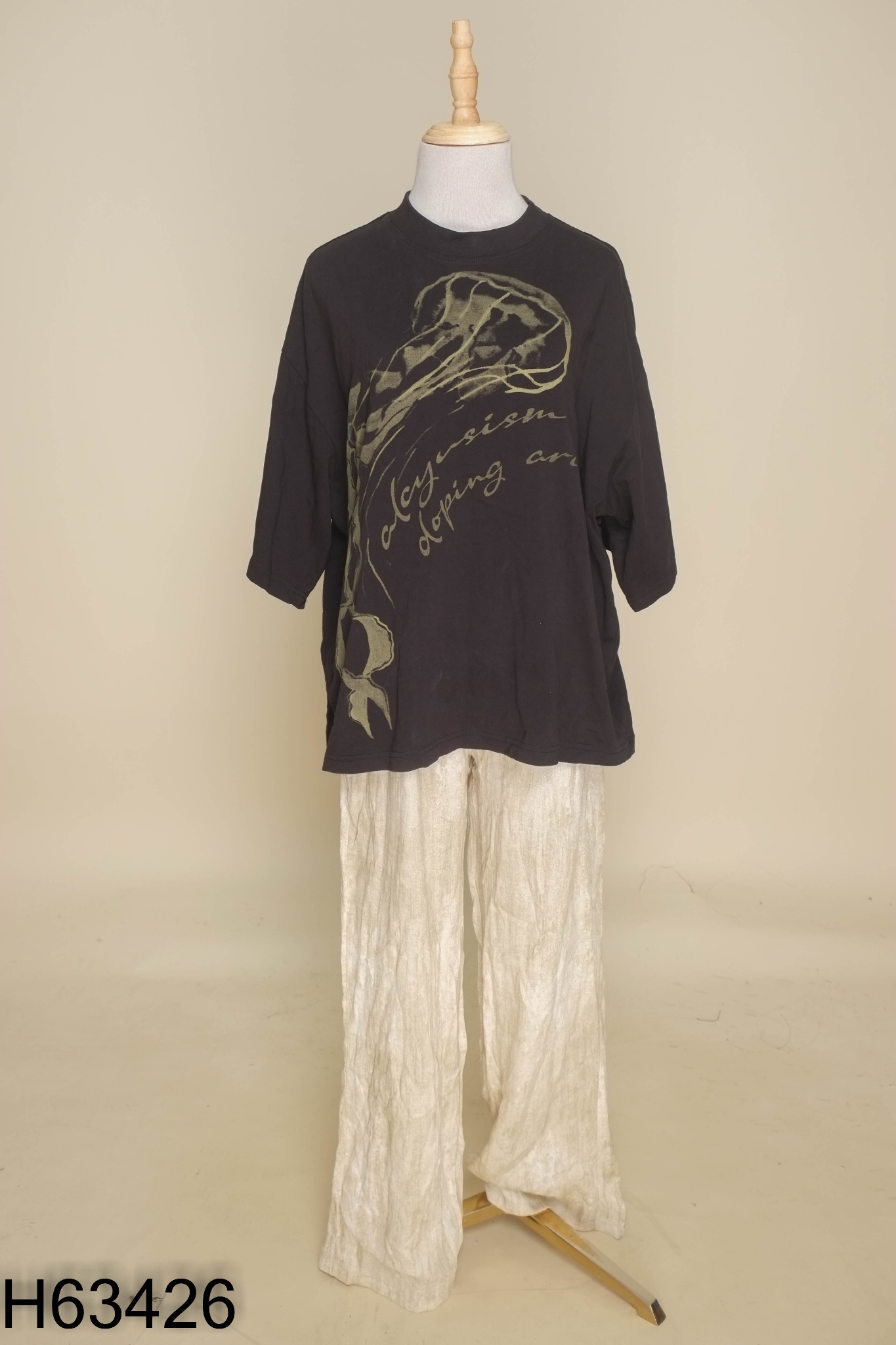 Set áo phông đen + quần xanh loang be