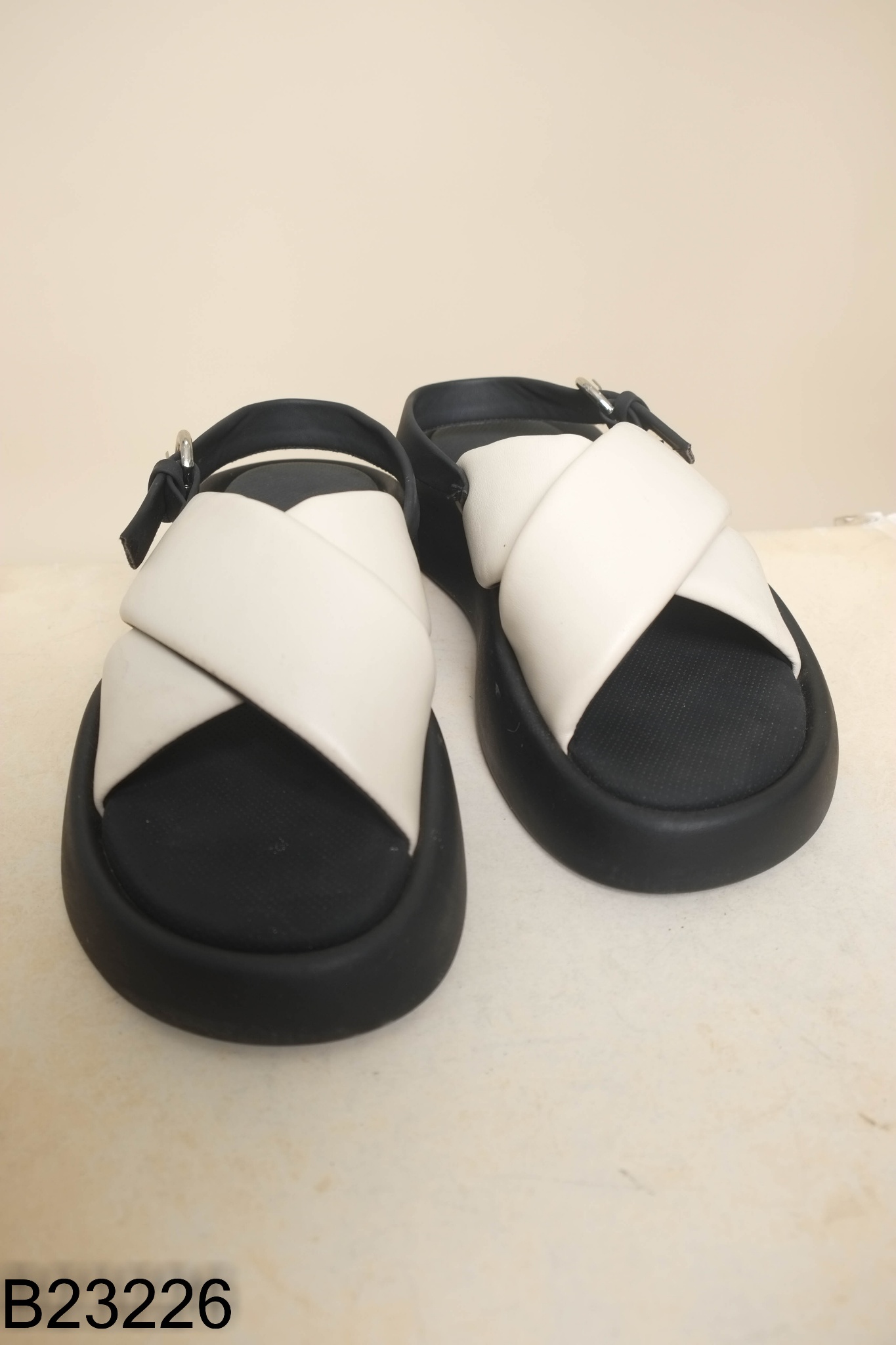 Sandals đen quai be