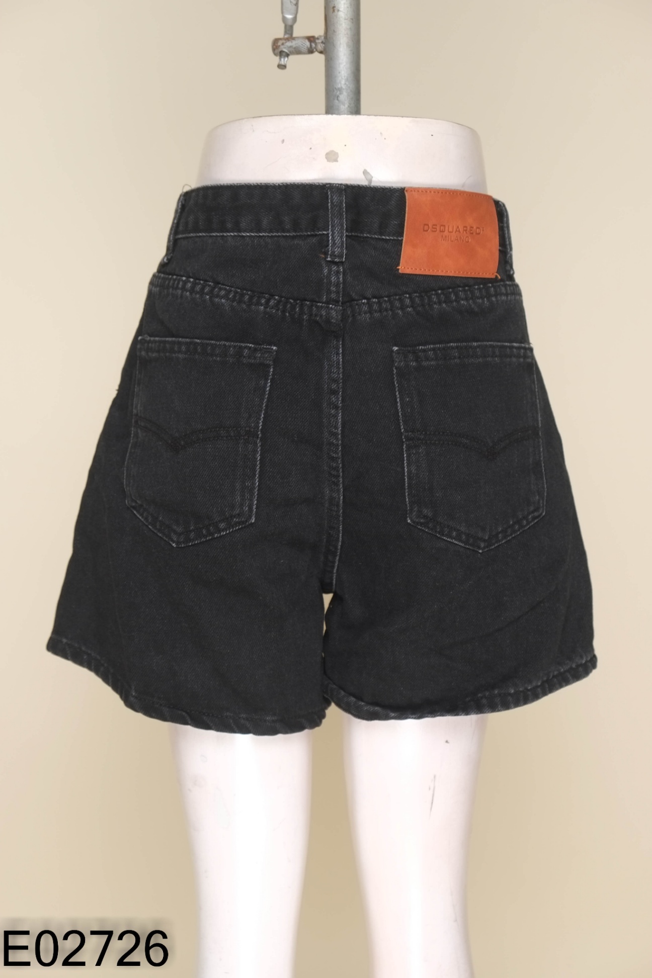 Quần shorts jeans đen
