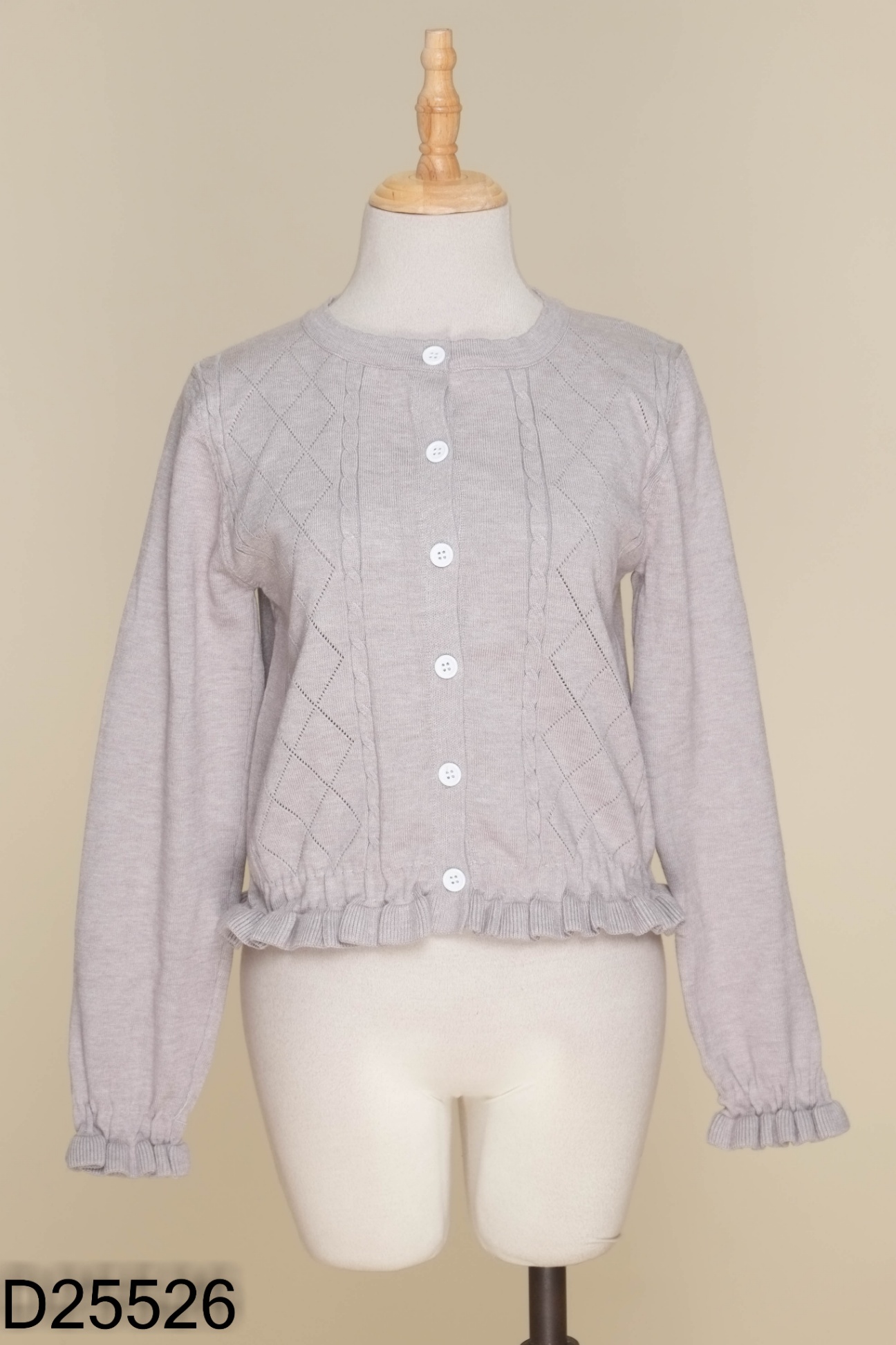 Cardigan len ghi cúc trắng