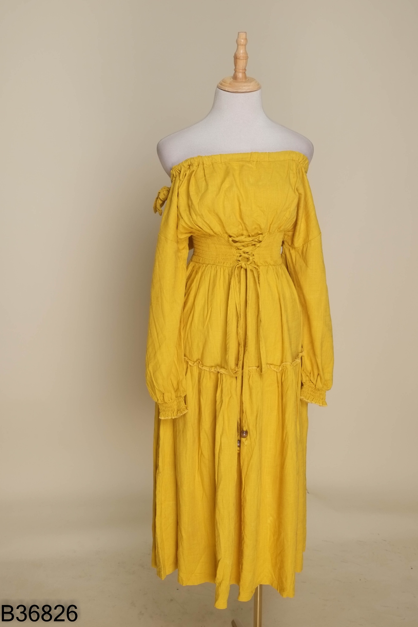 Váy trễ vai linen vàng