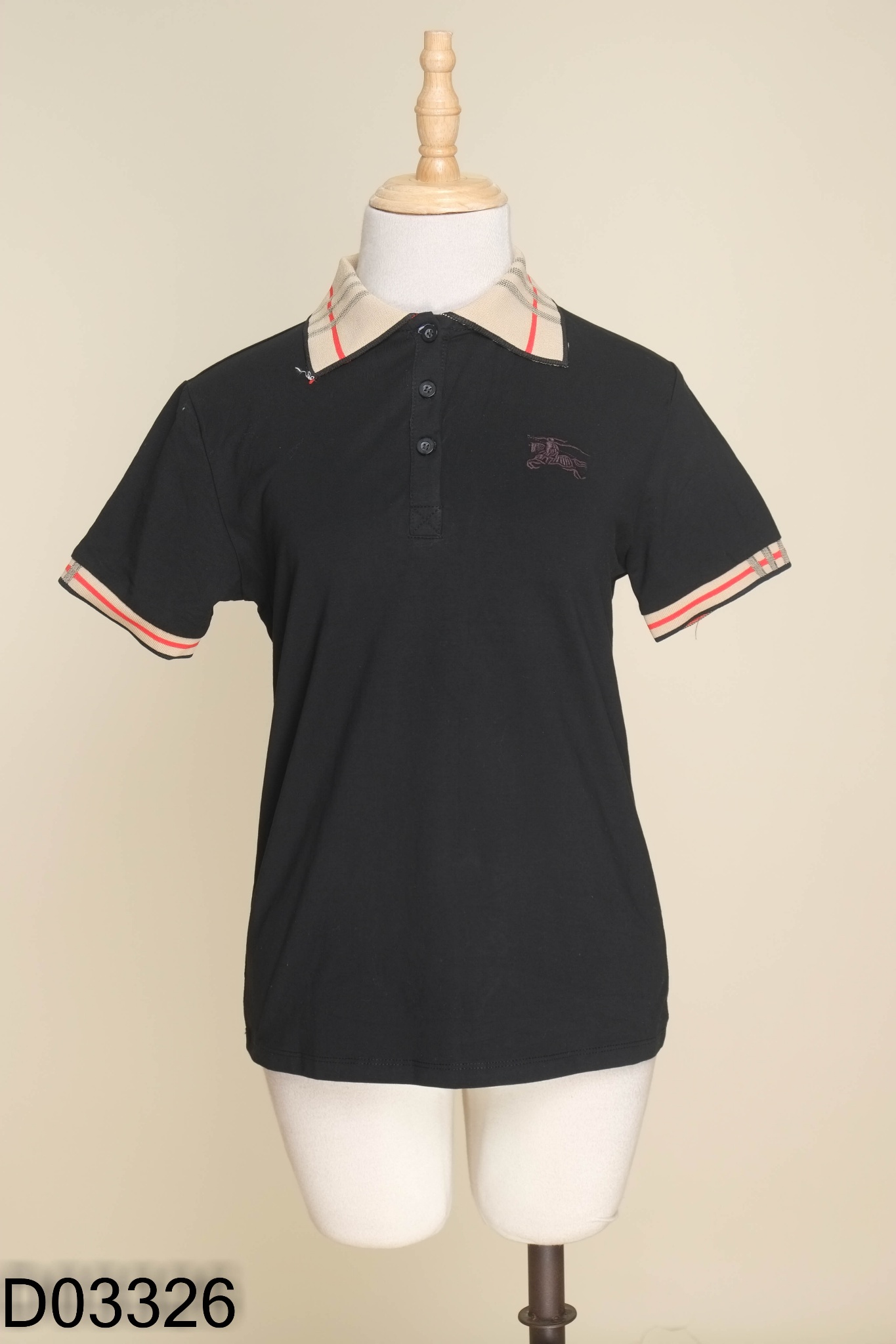 NEWTAG Áo đen cổ polo be