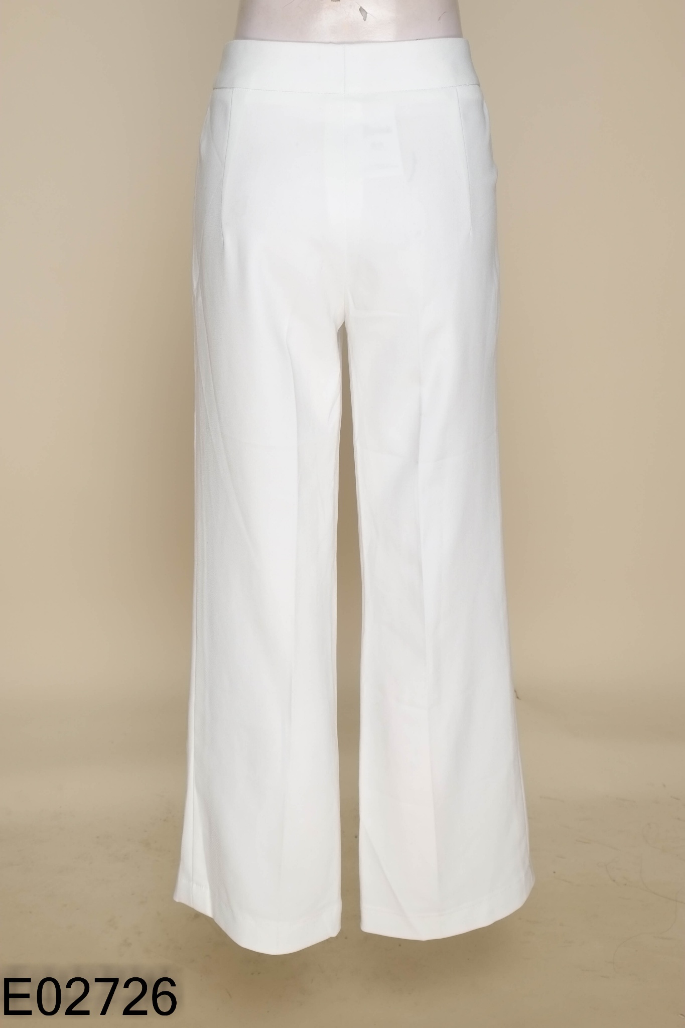 Quần culottes vải trắng
