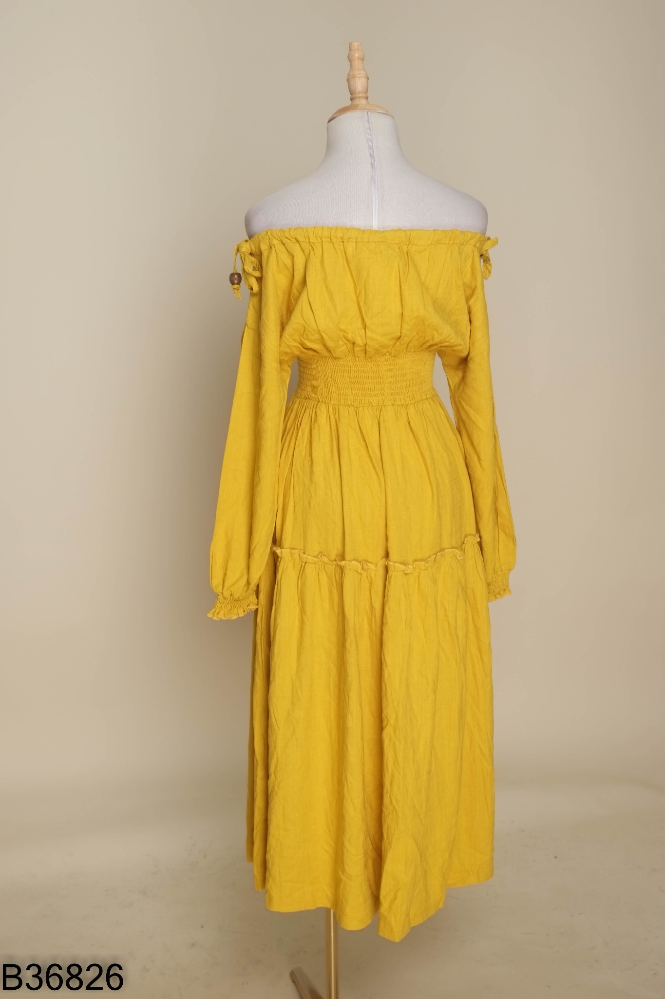 Váy trễ vai linen vàng