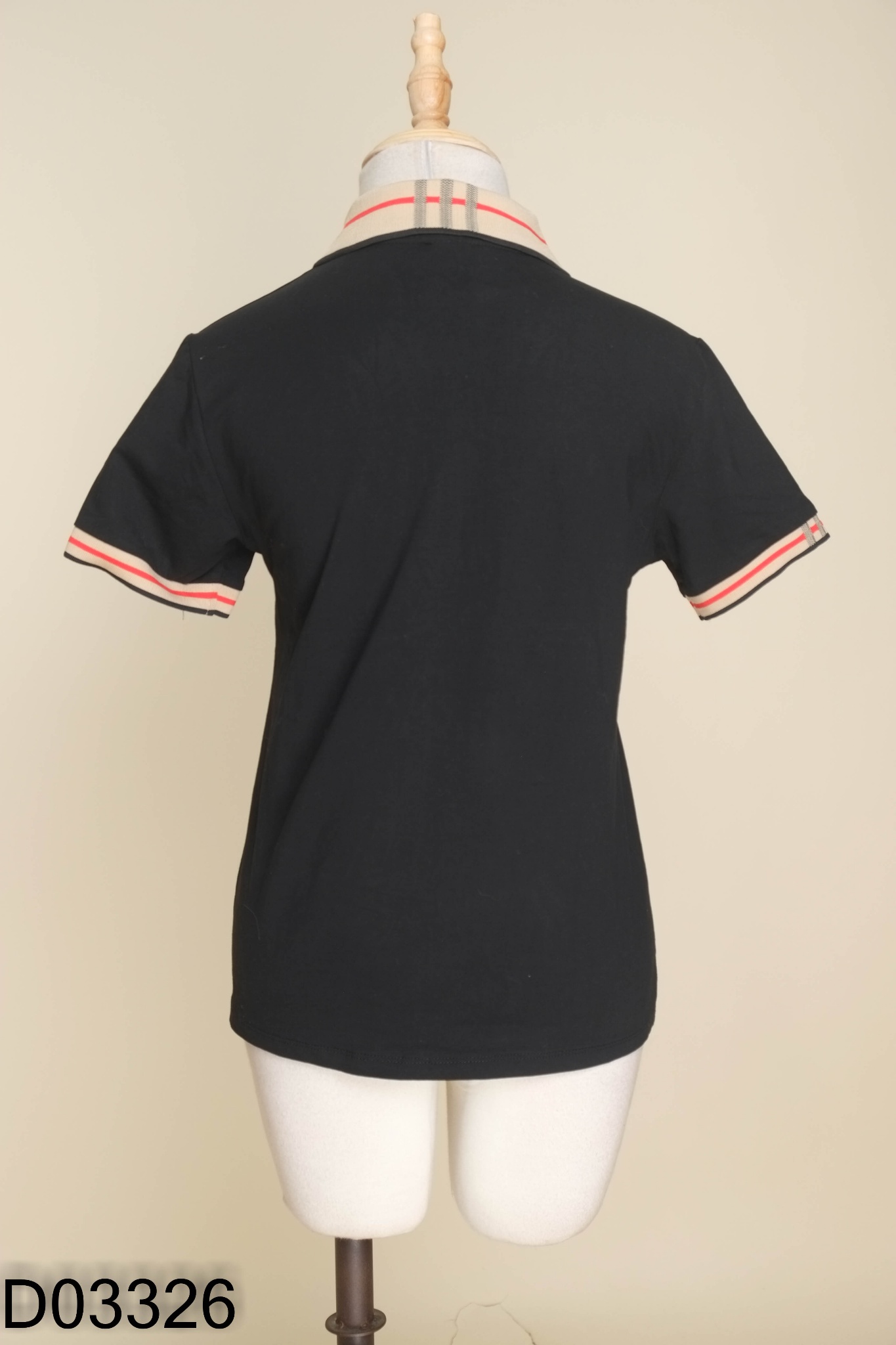 NEWTAG Áo đen cổ polo be