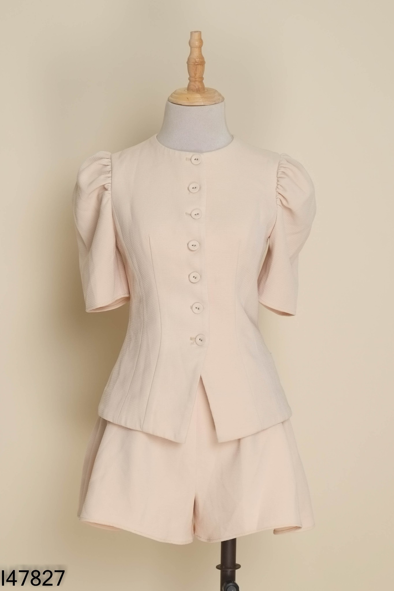 Set Áo be D.CHIC phối cúc + quần shorts