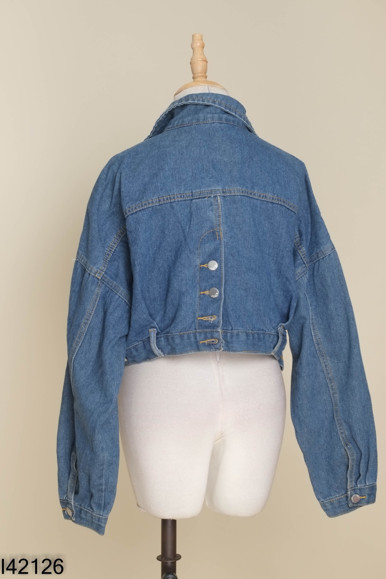 Áo khoác jeans xanh dáng ngắn