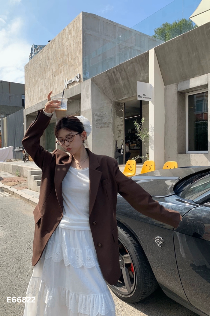 Áo blazer nâu be phối dù viền trắng
