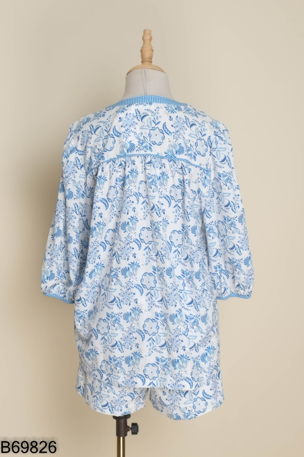 Set LANA DESIGN trắng hoạ tiết xanh áo + quần shorts