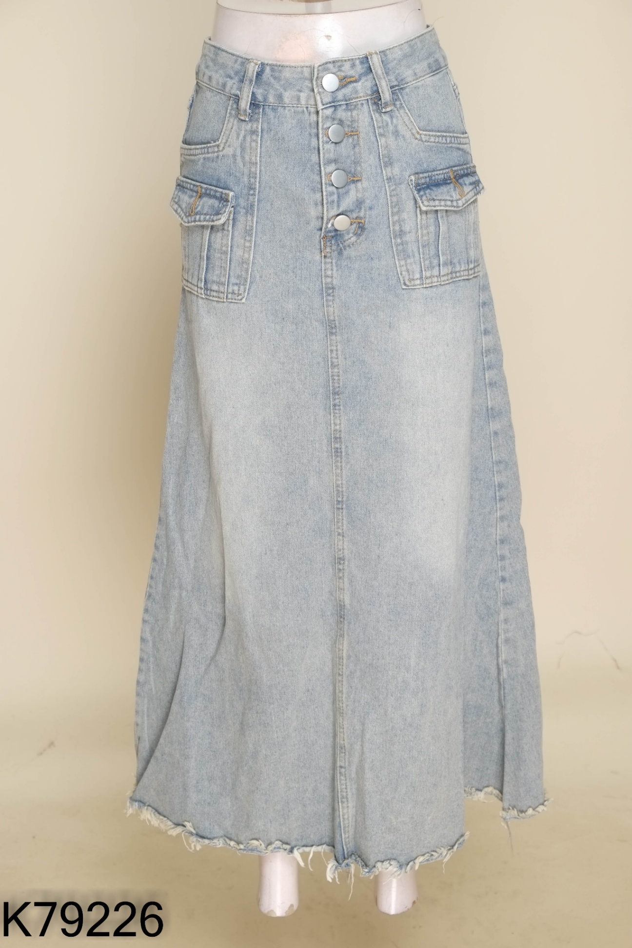 Chân váy jeans xanh 4 cúc
