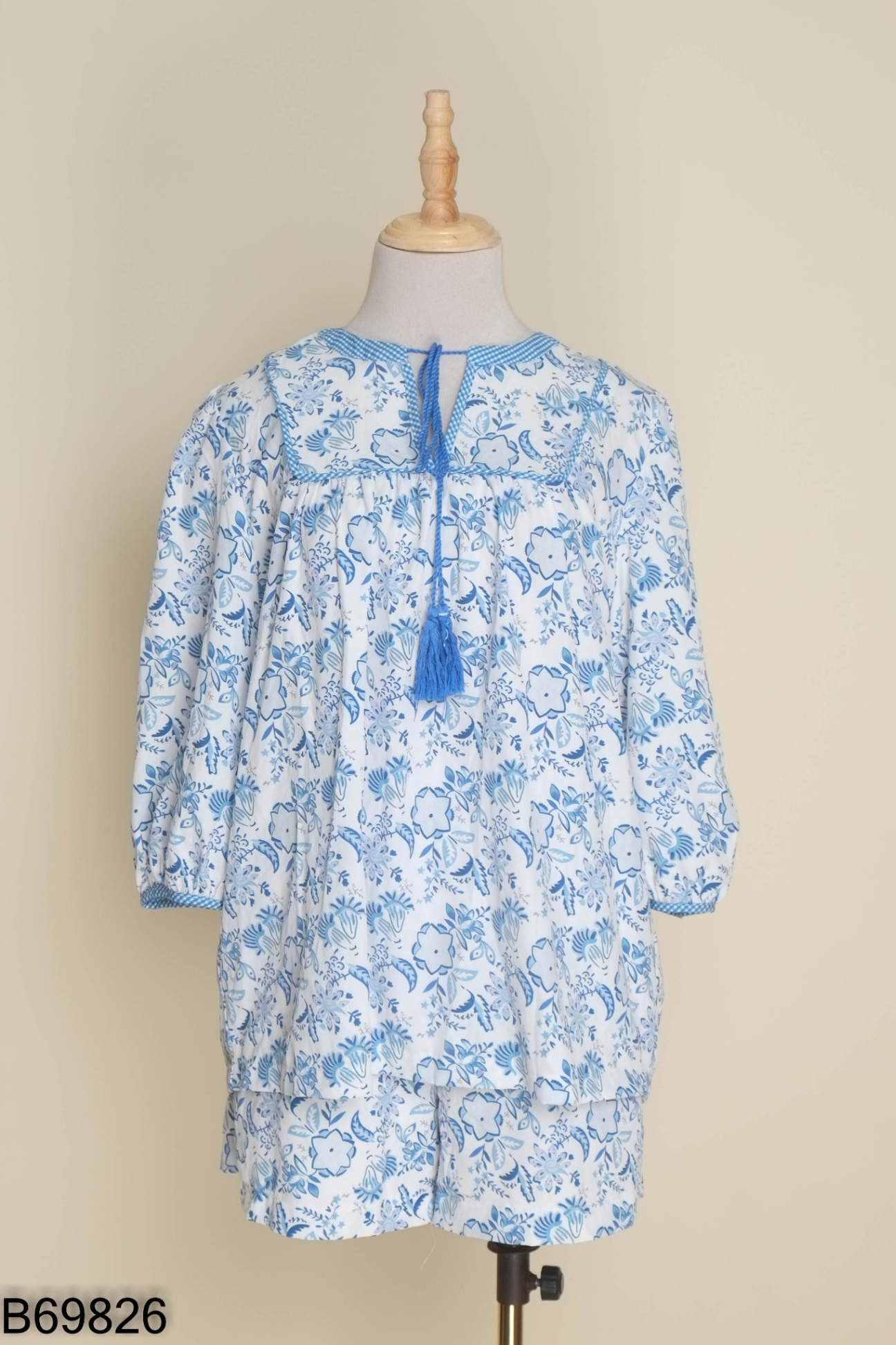 Set LANA DESIGN trắng hoạ tiết xanh áo + quần shorts