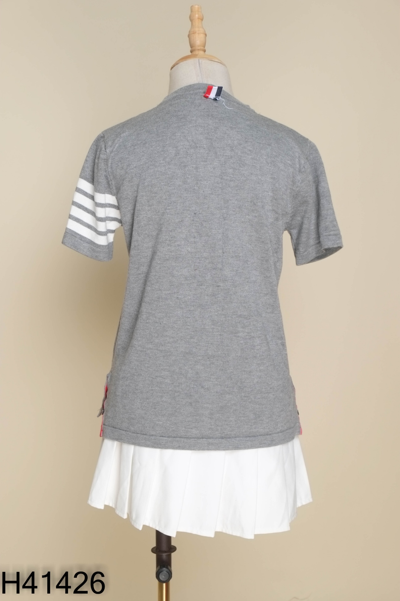Set Áo len mongtoghi xám + chân váy trắng