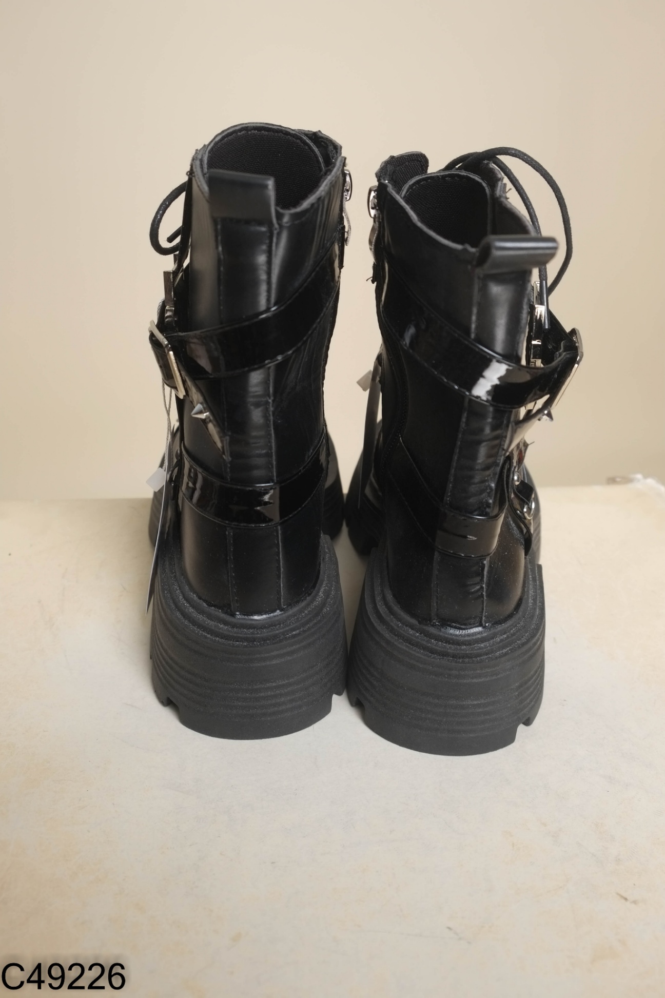 Boots đen trơn phối dây 4p