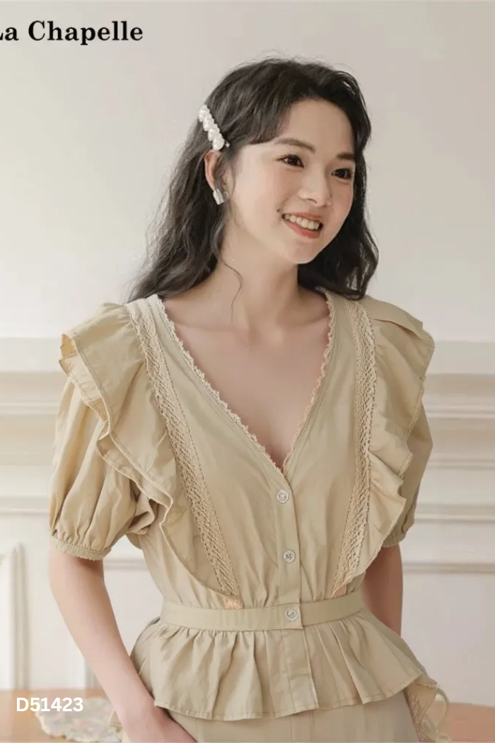 Áo nâu be viền ren