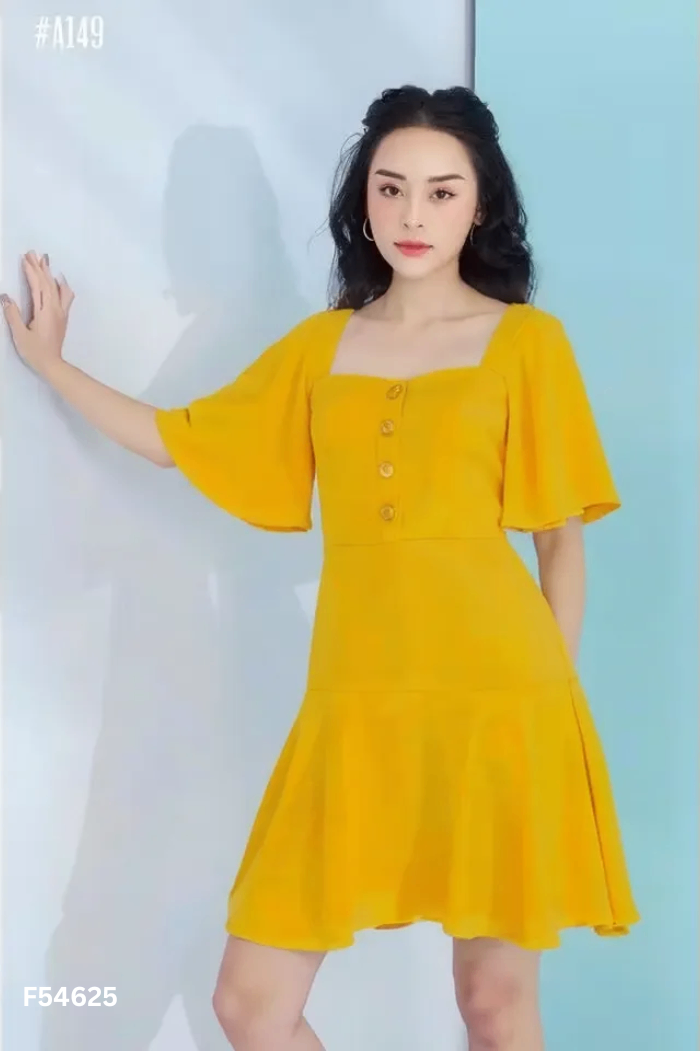 Váy vàng 20AGAIN cổ vuông