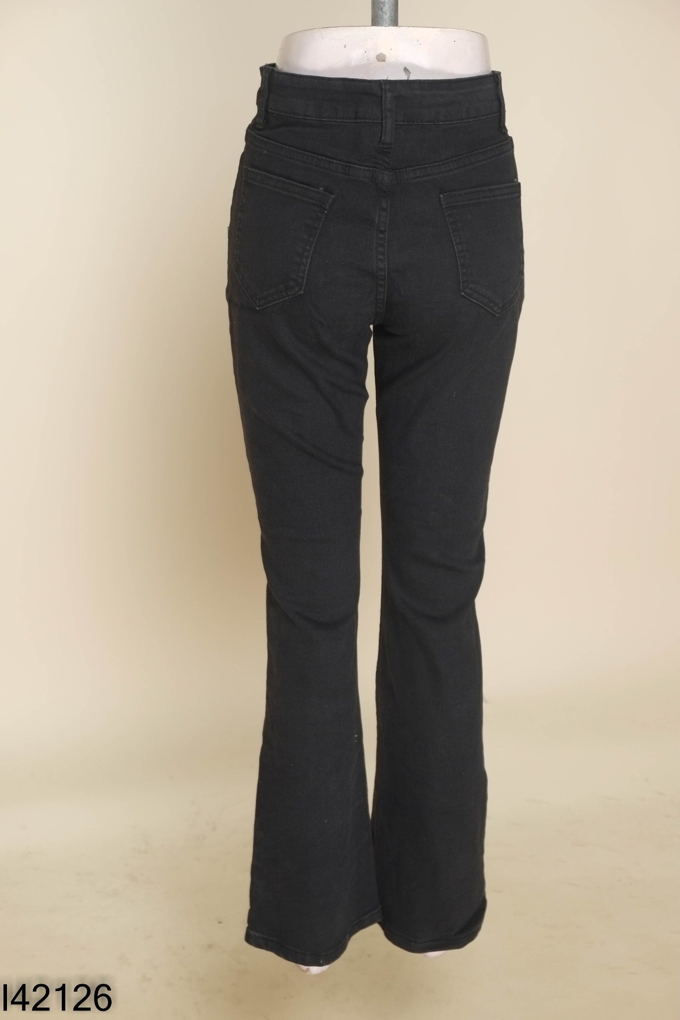 Quần jeans đen ống loe