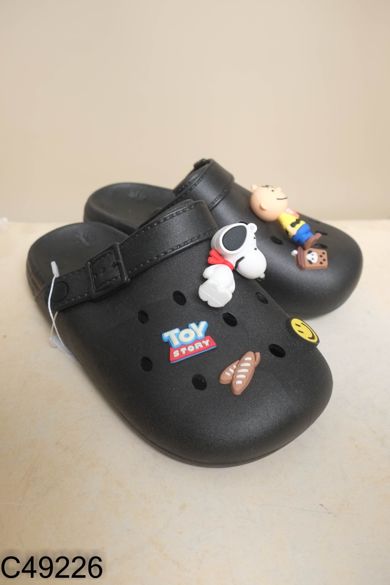 Dép be đính snoppy